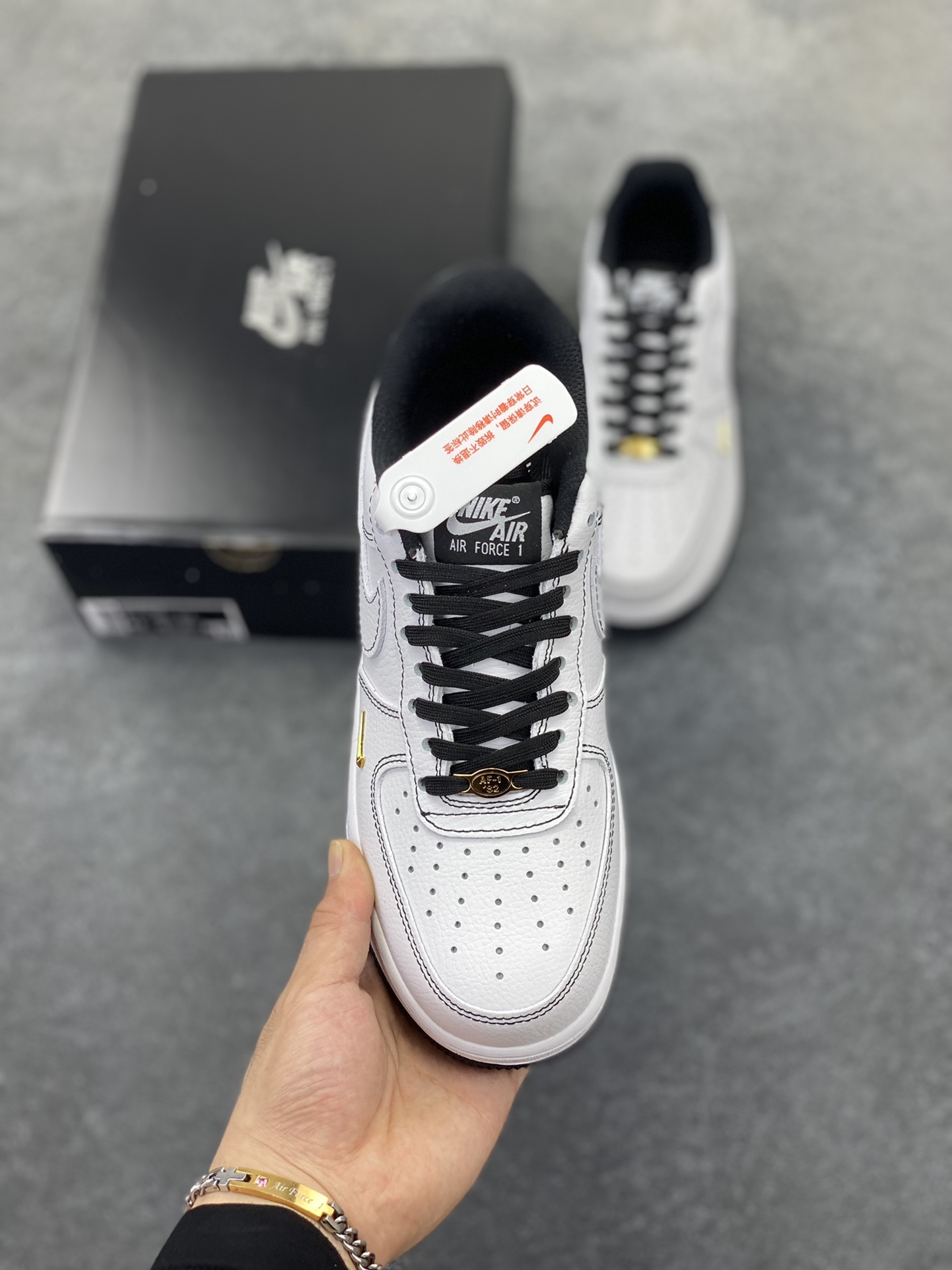 图片[2]-Nike Air Force 1 Low 白黑线小金勾 空军一号低帮运动休闲板鞋 原楦头原纸板 打造纯正空军版型#专注外贸渠道 全掌内置蜂窝气垫 #原盒配件 原厂中底钢印、拉帮完美 货号：IB6543-101 尺码：36 36.5 37.5 38 38.5 39 40 40.5 41 42 42.5 43 44 44.5 45-选品中心