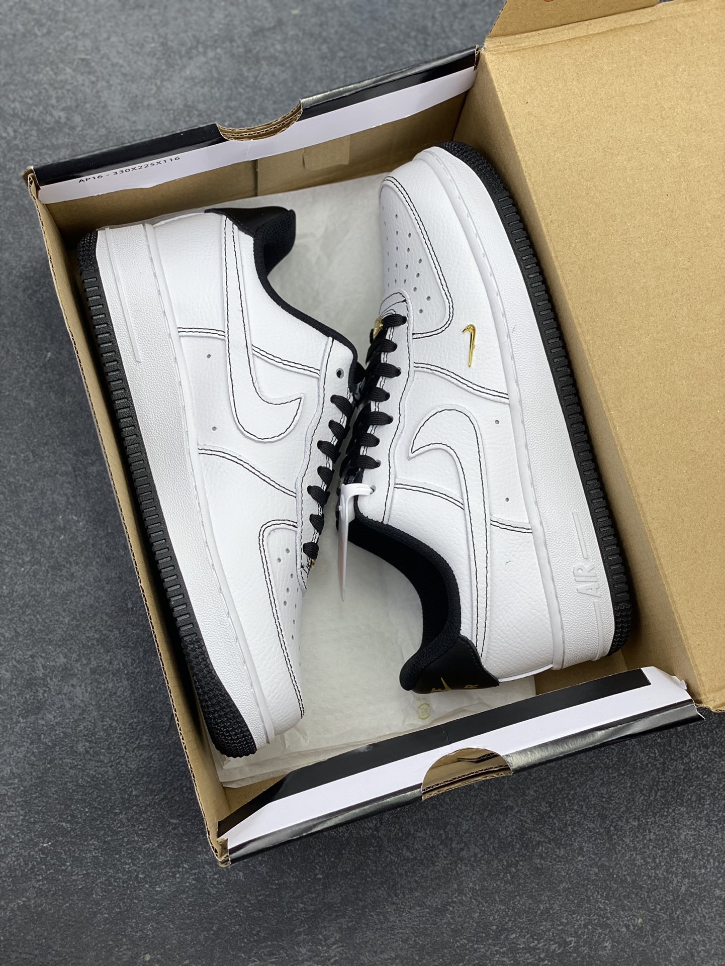 图片[9]-Nike Air Force 1 Low 白黑线小金勾 空军一号低帮运动休闲板鞋 原楦头原纸板 打造纯正空军版型#专注外贸渠道 全掌内置蜂窝气垫 #原盒配件 原厂中底钢印、拉帮完美 货号：IB6543-101 尺码：36 36.5 37.5 38 38.5 39 40 40.5 41 42 42.5 43 44 44.5 45-选品中心