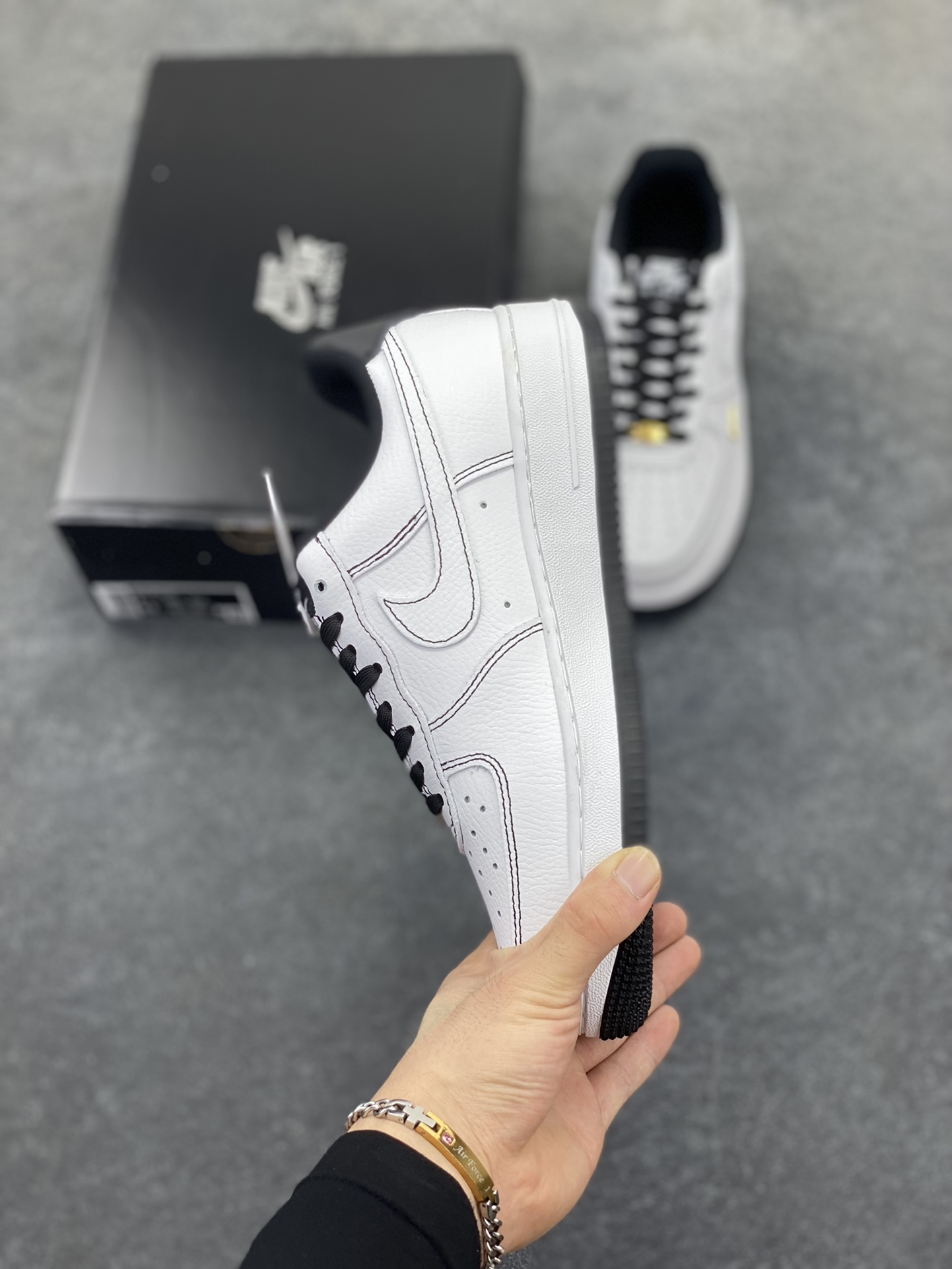 图片[3]-Nike Air Force 1 Low 白黑线小金勾 空军一号低帮运动休闲板鞋 原楦头原纸板 打造纯正空军版型#专注外贸渠道 全掌内置蜂窝气垫 #原盒配件 原厂中底钢印、拉帮完美 货号：IB6543-101 尺码：36 36.5 37.5 38 38.5 39 40 40.5 41 42 42.5 43 44 44.5 45-选品中心