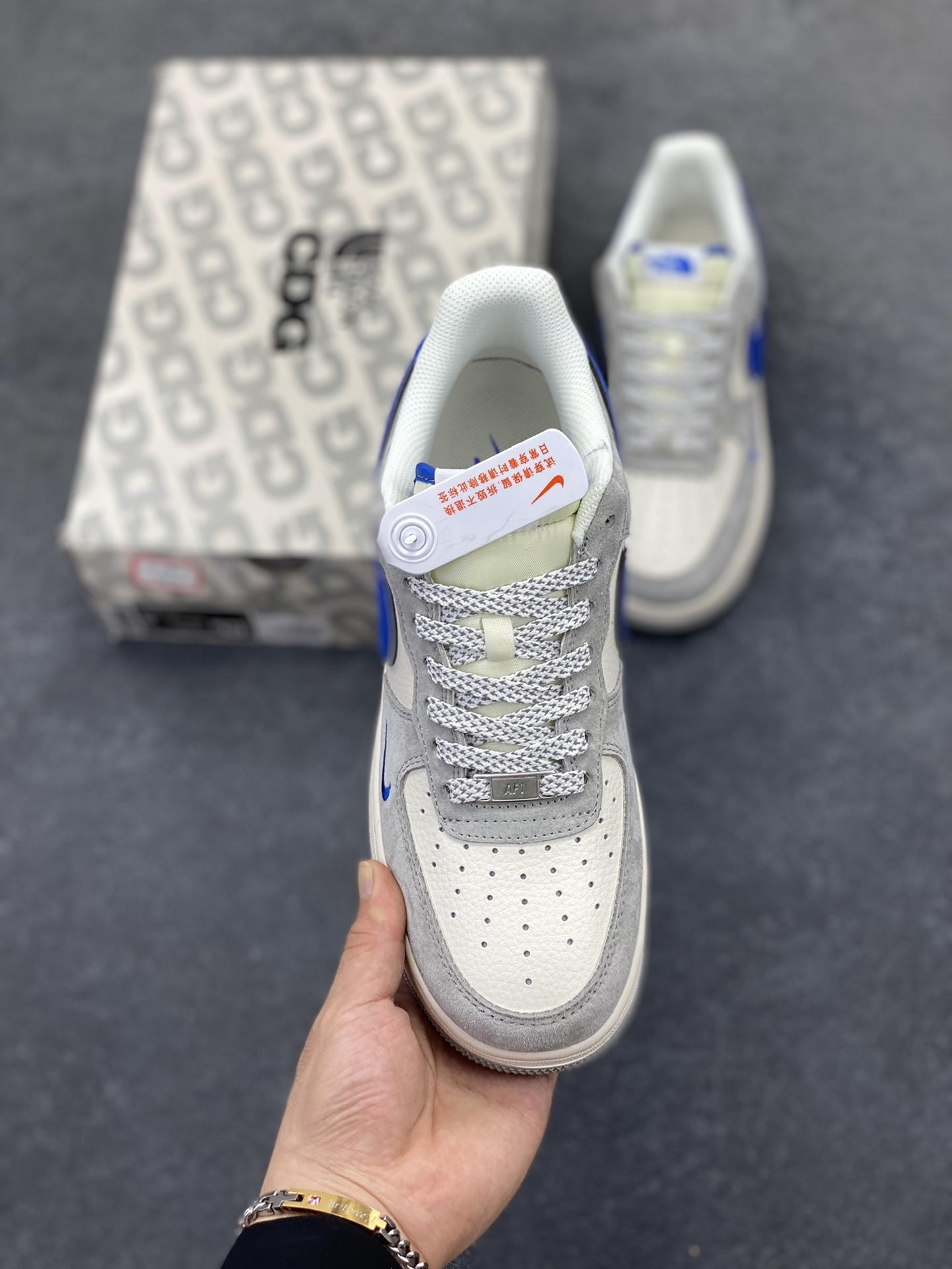 图片[2]-NIke Air Force 1 \’07 Low “北面联名——灰蓝勾”空军一号 低帮 运动鞋 休闲鞋 折边针车 工艺难度大 原楦头原纸板 原装鞋盒 定制五金配件 内置全掌气垫 原厂鞋底 货号：XZ6188-745 尺码：36 36.5 37.5 38 38.5 39 40 40.5 41 42 42.5 43 44 44.5 45-选品中心
