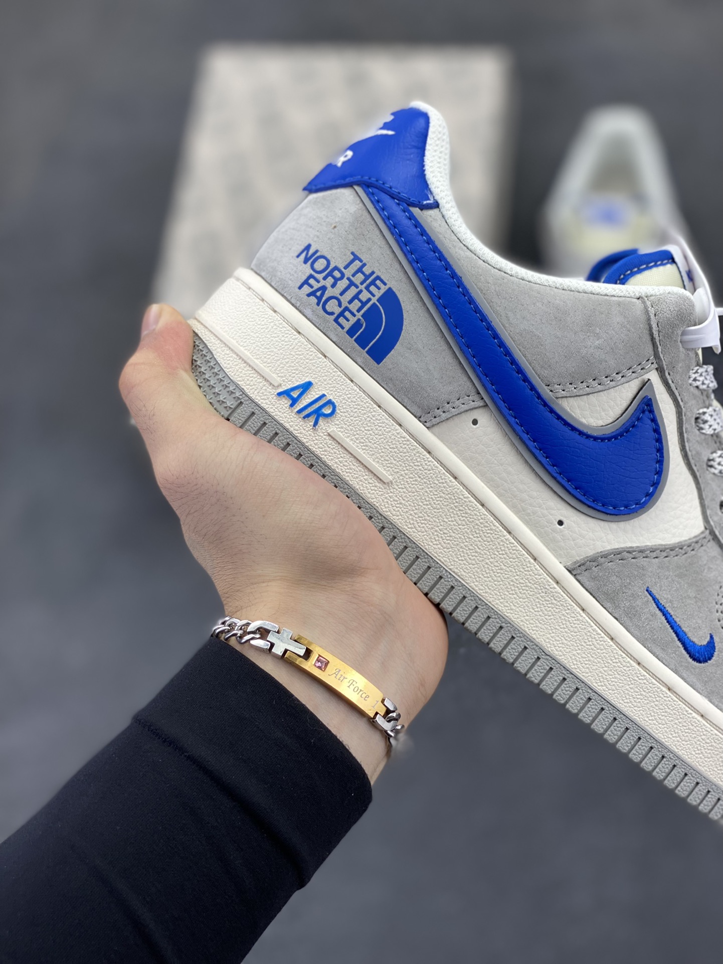 图片[6]-NIke Air Force 1 \’07 Low “北面联名——灰蓝勾”空军一号 低帮 运动鞋 休闲鞋 折边针车 工艺难度大 原楦头原纸板 原装鞋盒 定制五金配件 内置全掌气垫 原厂鞋底 货号：XZ6188-745 尺码：36 36.5 37.5 38 38.5 39 40 40.5 41 42 42.5 43 44 44.5 45-选品中心