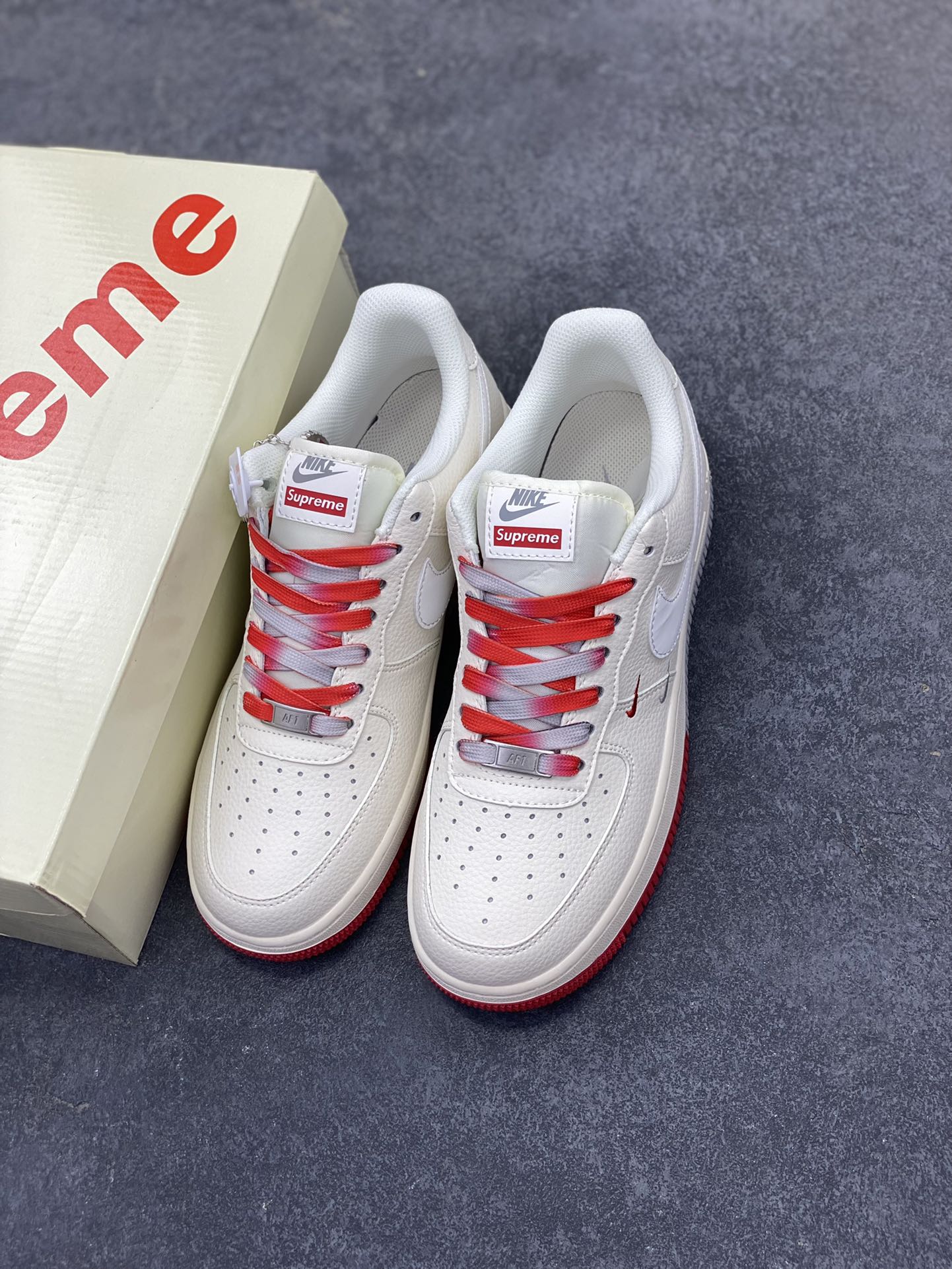 图片[8]-NIke Air Force 1 \’07 Low “Supreme联名——双拼红灰”空军一号 低帮 运动鞋 休闲鞋 折边针车 工艺难度大 原楦头原纸板 原装鞋盒 定制五金配件 内置全掌气垫 原厂鞋底 货号：XX3168-157 尺码：36 36.5 37.5 38 38.5 39 40 40.5 41 42 42.5 43 44 44.5 45-选品中心