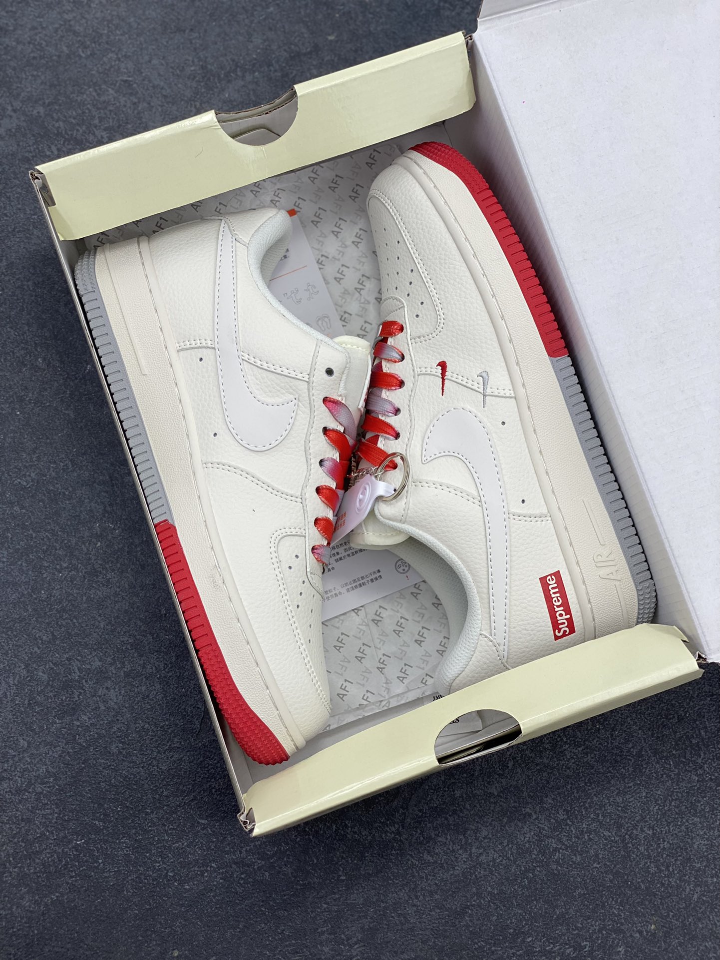 图片[9]-NIke Air Force 1 \’07 Low “Supreme联名——双拼红灰”空军一号 低帮 运动鞋 休闲鞋 折边针车 工艺难度大 原楦头原纸板 原装鞋盒 定制五金配件 内置全掌气垫 原厂鞋底 货号：XX3168-157 尺码：36 36.5 37.5 38 38.5 39 40 40.5 41 42 42.5 43 44 44.5 45-选品中心