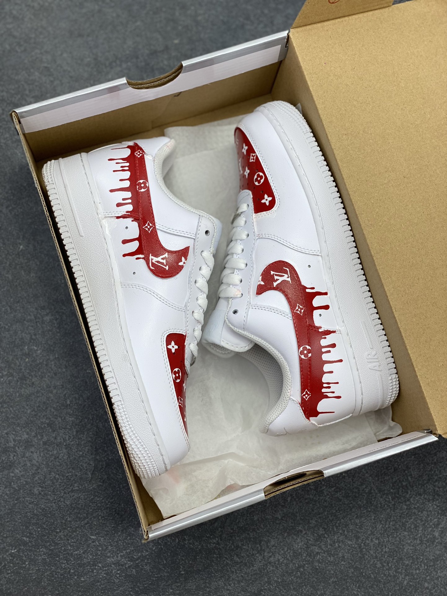 图片[9]-【定制球鞋】纯手工绘画Nike Air Force 1 空军一号 手绘 LV 街头 泼墨 潮流 耐磨 低帮 板鞋 男女同款 白黑色折边针车 工艺难度大 原楦头原纸板 原装鞋盒 定制五金配件 内置全掌气垫 原厂鞋底 货号：CW2288-111 尺码：36 36.5 37.5 38 38.5 39 40 40.5 41 42 42.5 43 44 44.5 45-选品中心