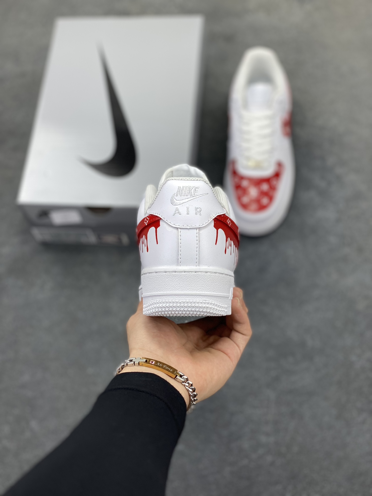 图片[4]-【定制球鞋】纯手工绘画Nike Air Force 1 空军一号 手绘 LV 街头 泼墨 潮流 耐磨 低帮 板鞋 男女同款 白黑色折边针车 工艺难度大 原楦头原纸板 原装鞋盒 定制五金配件 内置全掌气垫 原厂鞋底 货号：CW2288-111 尺码：36 36.5 37.5 38 38.5 39 40 40.5 41 42 42.5 43 44 44.5 45-选品中心