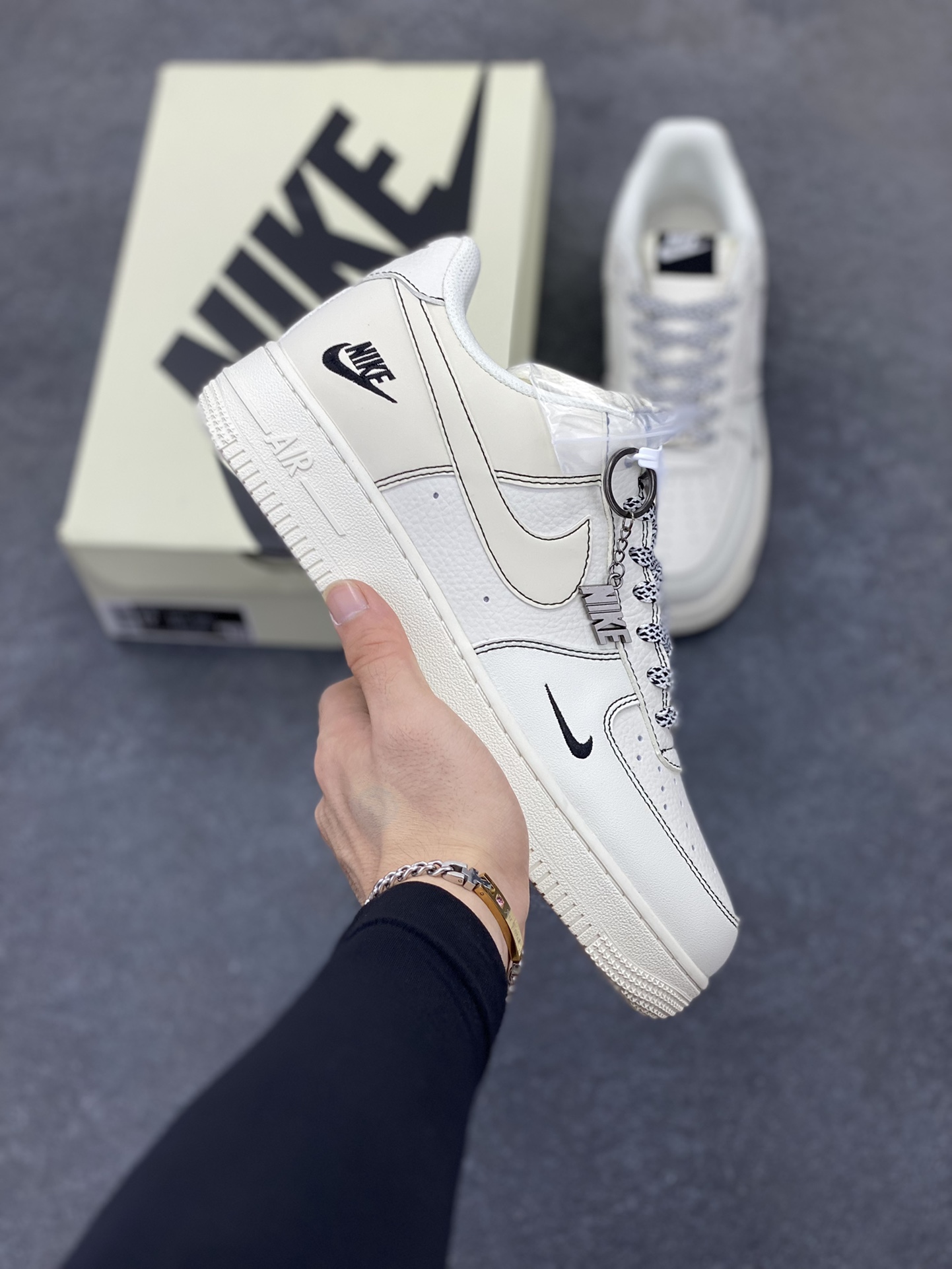 NIke Air Force 1 \'07 Low “NIKE联名——米黑线”空军一号 低帮 运动鞋 休闲鞋 折边针车 工艺难度大 原楦头原纸板 原装鞋盒 定制五金配件 内置全掌气垫 原厂鞋底 货号：CS5288-032 尺码：36 36.5 37.5 38 38.5 39 40 40.5 41 42 42.5 43 44 44.5 45-选品中心