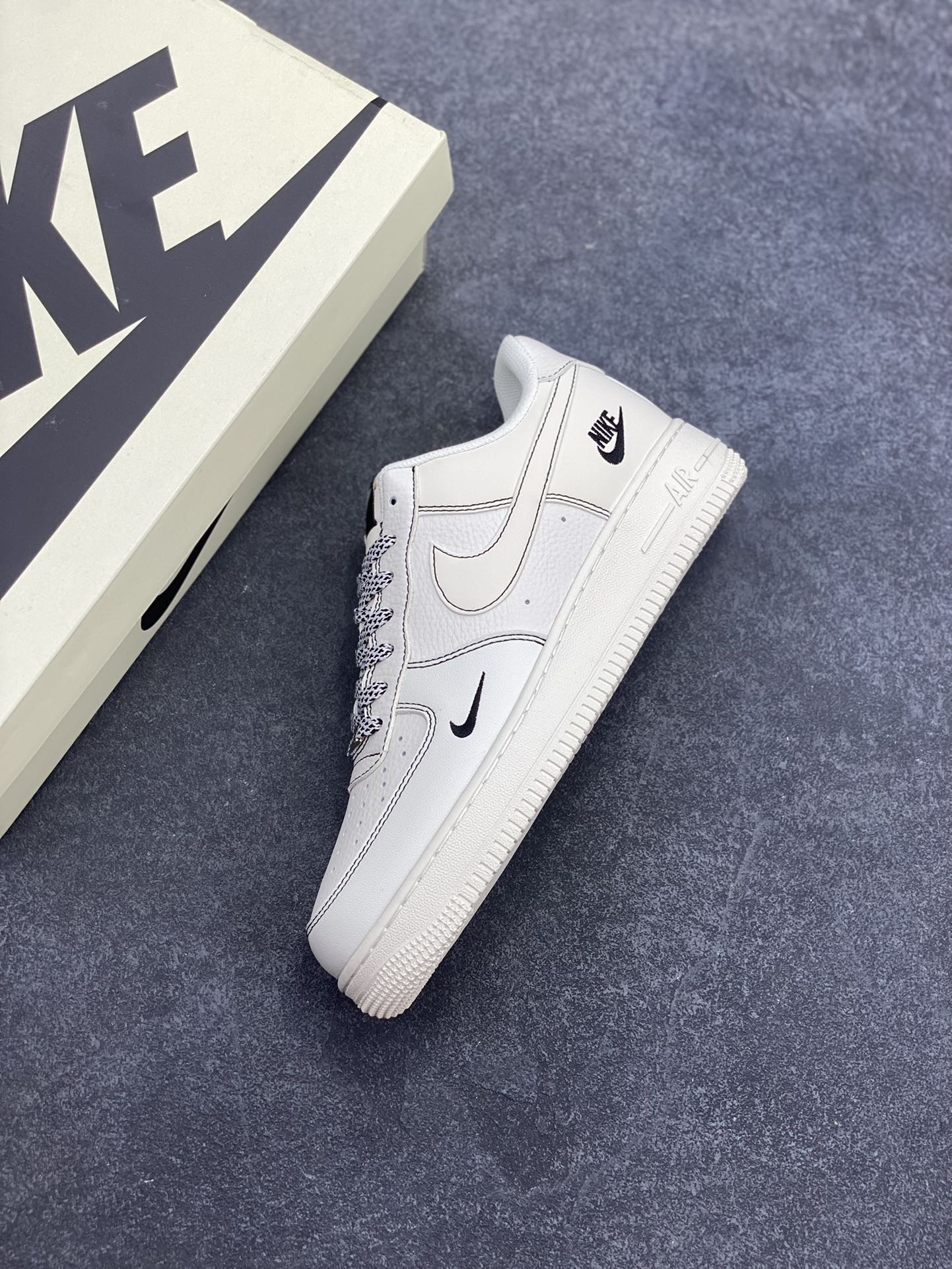 图片[7]-NIke Air Force 1 \’07 Low “NIKE联名——米黑线”空军一号 低帮 运动鞋 休闲鞋 折边针车 工艺难度大 原楦头原纸板 原装鞋盒 定制五金配件 内置全掌气垫 原厂鞋底 货号：CS5288-032 尺码：36 36.5 37.5 38 38.5 39 40 40.5 41 42 42.5 43 44 44.5 45-选品中心