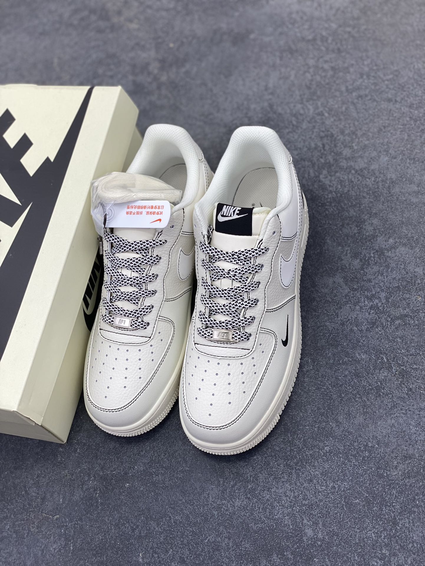 图片[8]-NIke Air Force 1 \’07 Low “NIKE联名——米黑线”空军一号 低帮 运动鞋 休闲鞋 折边针车 工艺难度大 原楦头原纸板 原装鞋盒 定制五金配件 内置全掌气垫 原厂鞋底 货号：CS5288-032 尺码：36 36.5 37.5 38 38.5 39 40 40.5 41 42 42.5 43 44 44.5 45-选品中心