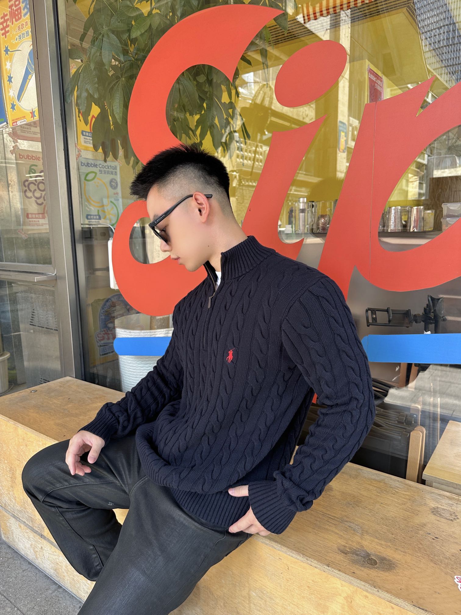 。RalP🆕h Lauren 绞花编结拉链针织衫定织全棉绞纹厚织毛料 纹理细腻 舒适贴肤 以优雅沉稳的藏