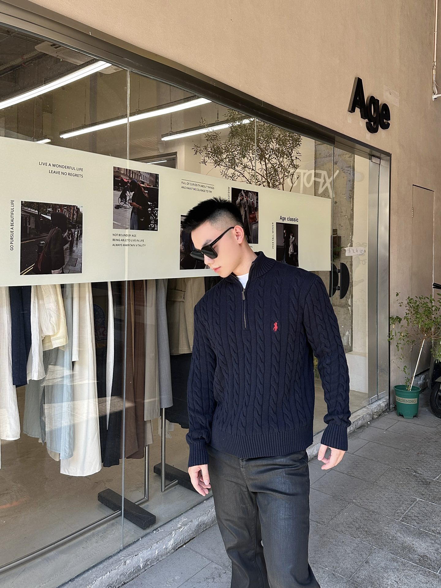 。RalP🆕h Lauren 绞花编结拉链针织衫定织全棉绞纹厚织毛料 纹理细腻 舒适贴肤 以优雅沉稳的藏