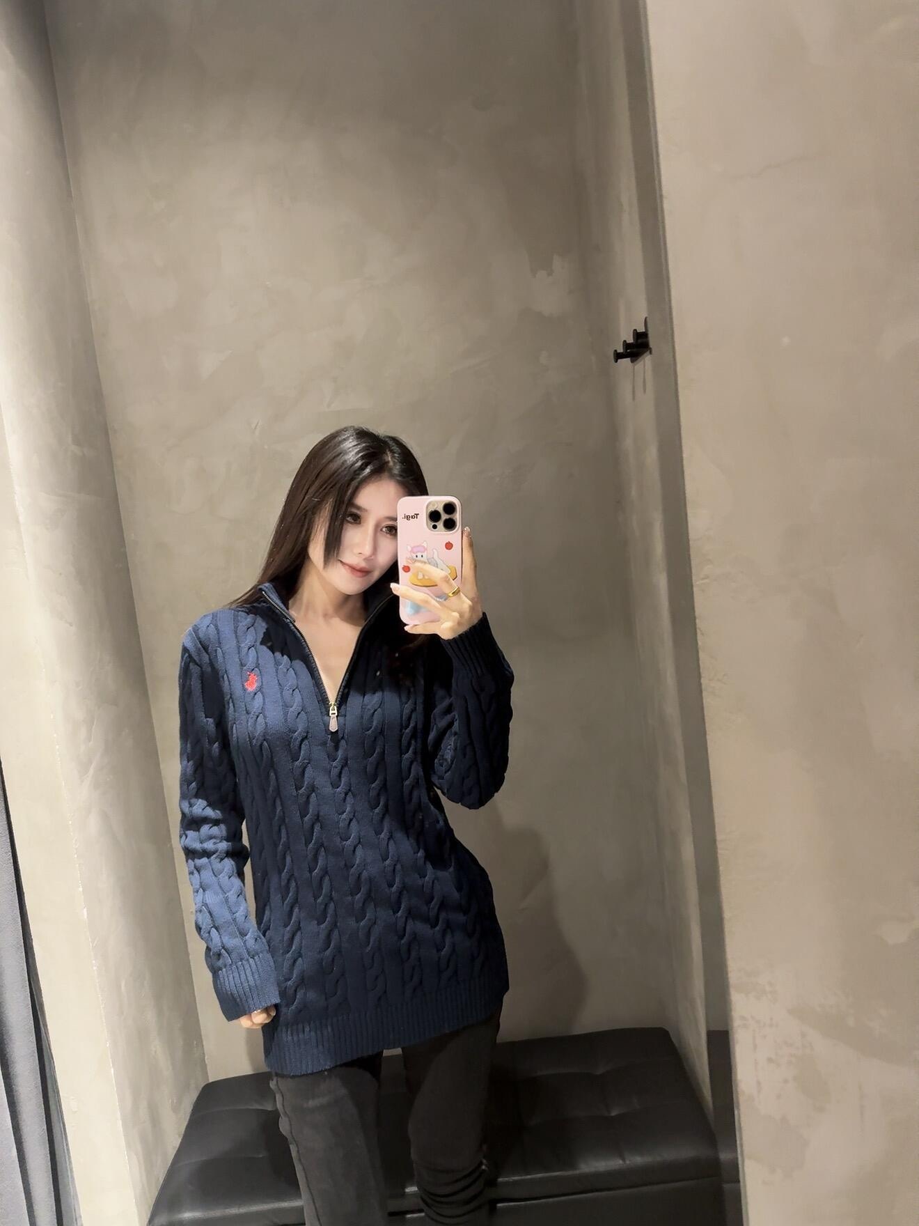 。RalP🆕h Lauren 绞花编结拉链针织衫定织全棉绞纹厚织毛料 纹理细腻 舒适贴肤 以优雅沉稳的藏