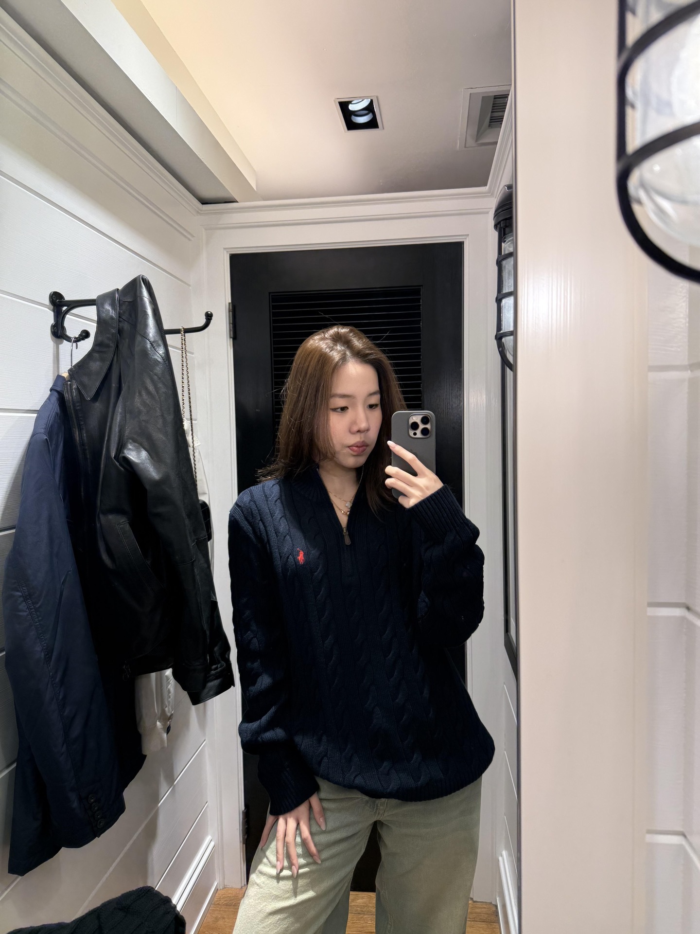 。RalP🆕h Lauren 绞花编结拉链针织衫定织全棉绞纹厚织毛料 纹理细腻 舒适贴肤 以优雅沉稳的藏