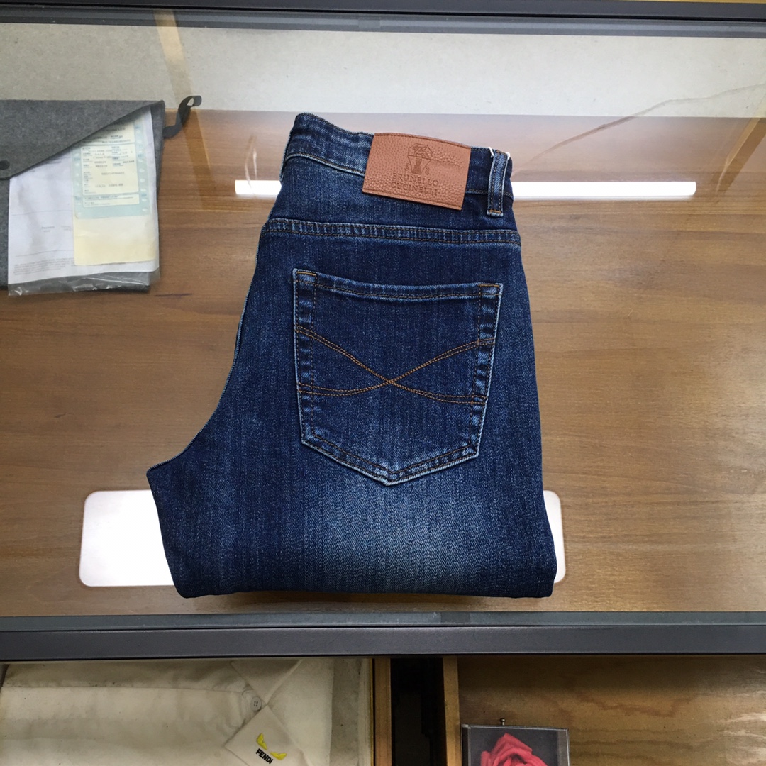 NO:624138,New denim 'BC...' 2025SS new autumn and winter men's denim trousers, worsted custom-made high-end quality, stretch denim denim cotton denim trousers, custom-woven pure cotton quality fabrics, the texture of the trousers brings elasticity without any sense of restraint, making your daily wear more comfortable and strong, the smooth and wrinkle-resistant fabric remains smooth and traceless at all times, silently guarding your elegance.  It is sold on the leading official website. It is no different from the original version at the counter. The fabric is slightly stretchy and the shape is slim and straight, showing off the long-legged oppa. It is simply a must-have item for everyone!  The perfectly wide waistband and well-cut pockets are all made of buttons engraved with the brand's logo!  Highlighting the charming charm of the brand itself and the fashionable taste of luxury and elegance, the back pocket is made with a lot of effort and no expense, and the heavy embroidery of the H family's exclusive icon is created with a level of sophistication that would amaze even the craftsmen of ten years!  The details are all low-key and luxurious. The garments are of high quality, exquisite and stylish, and are made by high-standard manufacturers with perfect details!  ~ All details reproduce the unique and exquisite design!  !  !  Size29 30 31 32 33 34 36 38 (new product),,alexander wang19860909新品牛仔 《BC...》 2025SS秋冬新款男士牛仔长裤,精纺定做高端品质,弹力丹宁牛仔棉质牛仔长裤,定织纯棉品质面料,裤身肌理感带来弹力毫无束缚感,让你日常穿着更加舒适矫健,顺滑不易褶皱的面料时刻保持平整无痕,默默守护着你的优雅. 领先官网发售..与专柜原版毫无区别,面料略带弹力,版型修身挺括尽显长腿欧巴,简直是人手必备单品！ 宽度恰到好处的腰头跟精心裁剪的口袋,均采用刻有品牌logo纽扣！彰显品牌自身的迷人魅力和高奢雅艺的时尚品味,后片口袋更是消耗大量精力不惜血本,重工刺绣H家专属图标打造出,精致程度令十年手工师傅都惊叹的！细节之处尽显低调奢华.成衣品质感高级,精致有型、 细节满分的大厂高规格制作！~ 种种细节都再现独特的精美设计！！！ Size29 30 31 32 33 34 36 38（新品）,,alexander wang,Men's clothing