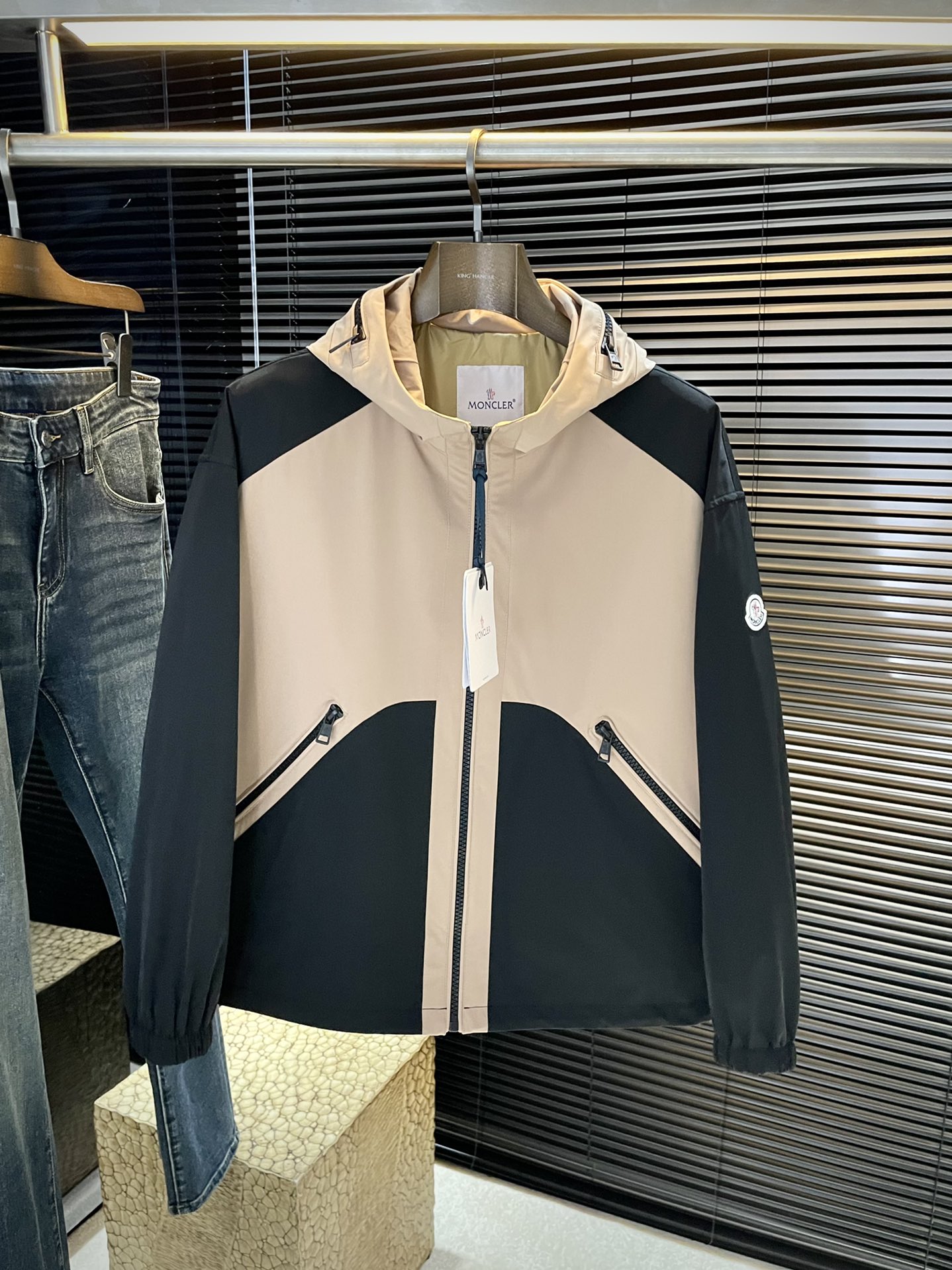 Moncler Jacket 07938