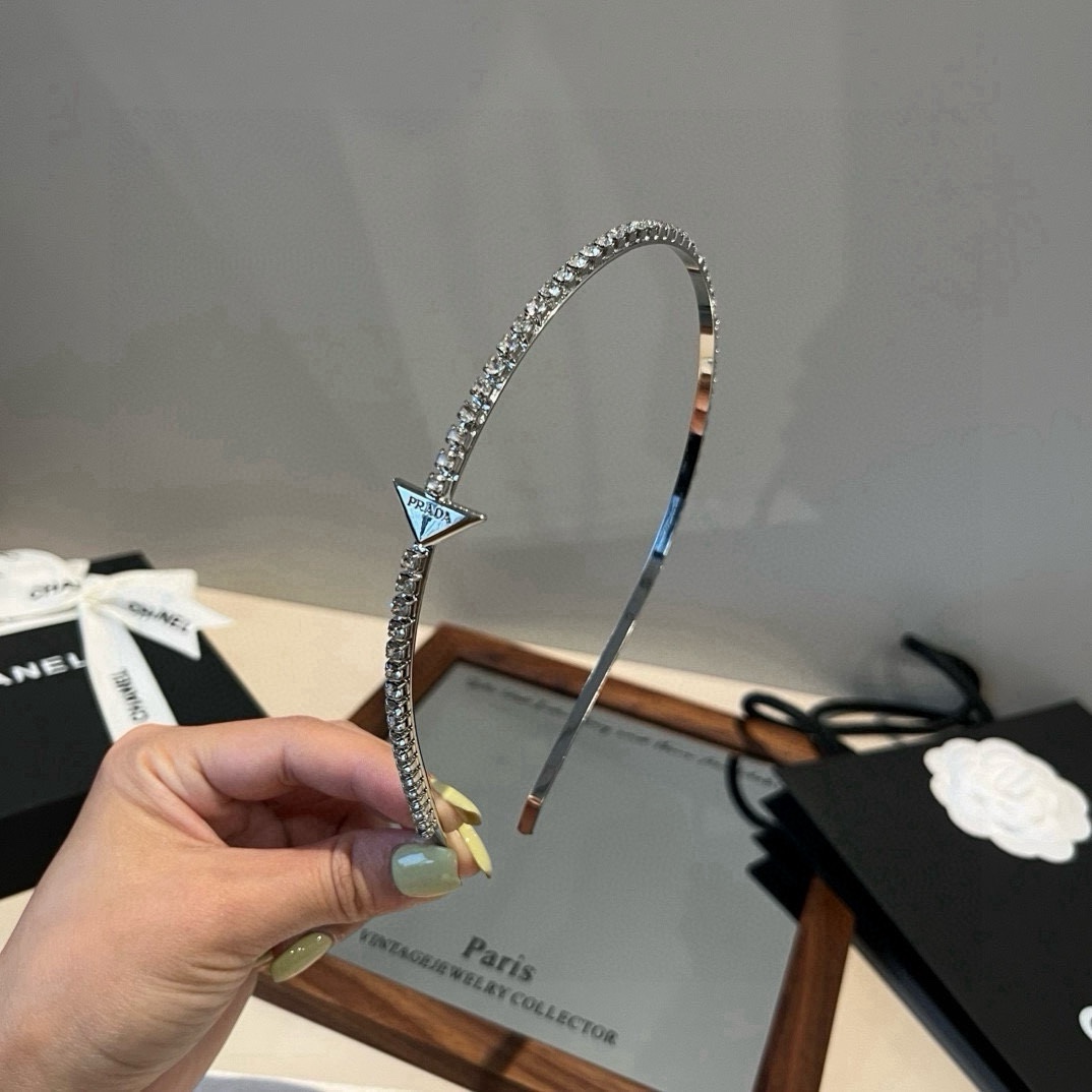 🆕

P RADA普拉达新款发箍