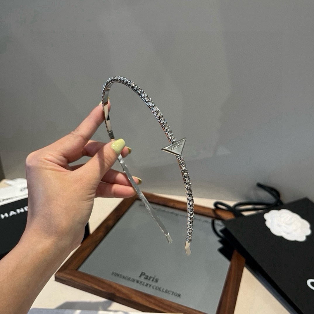 🆕

P RADA普拉达新款发箍
