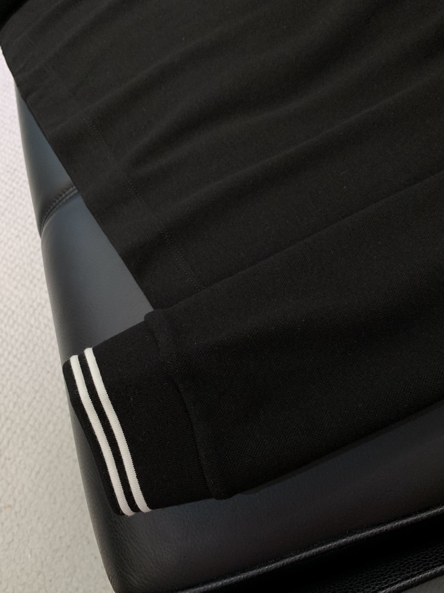 ，Moncler 蒙口，2025秋季最新品，专柜同步有售，原单狠货，时尚休闲翻领长袖T恤，上身舒适！吸睛