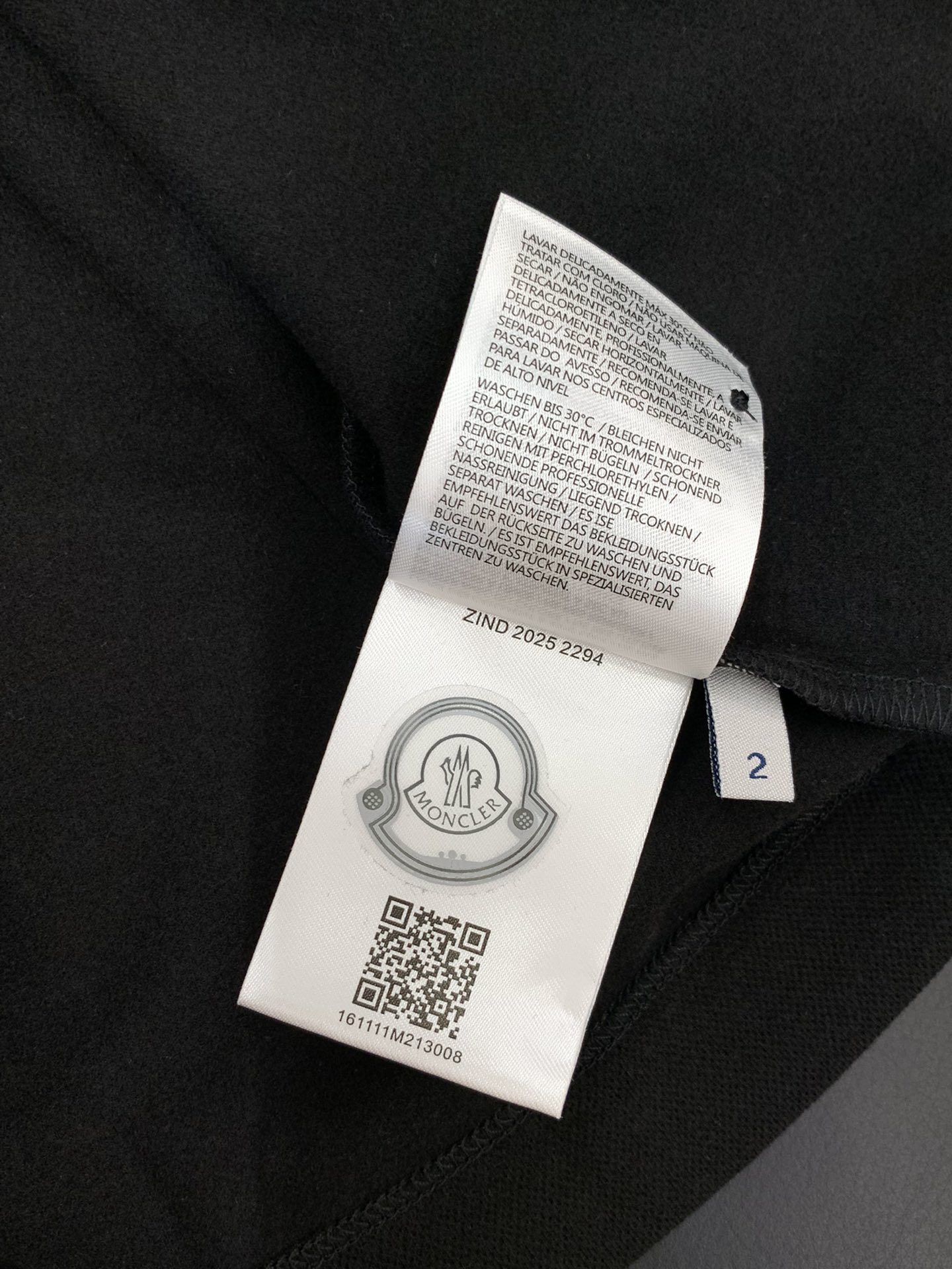 ，Moncler 蒙口，2025秋季最新品，专柜同步有售，原单狠货，时尚休闲翻领长袖T恤，上身舒适！吸睛
