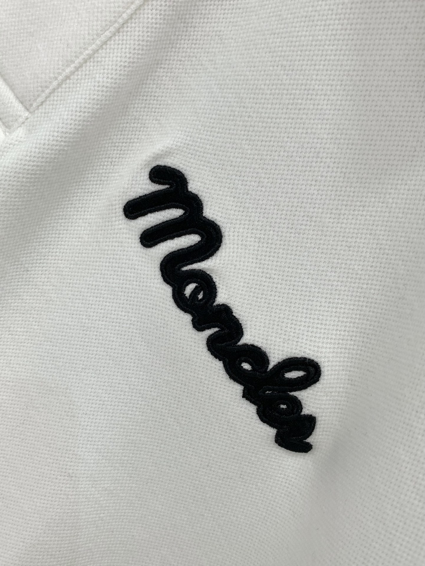 ，Moncler 蒙口，2025秋季最新品，专柜同步有售，原单狠货，时尚休闲翻领长袖T恤，上身舒适！吸睛