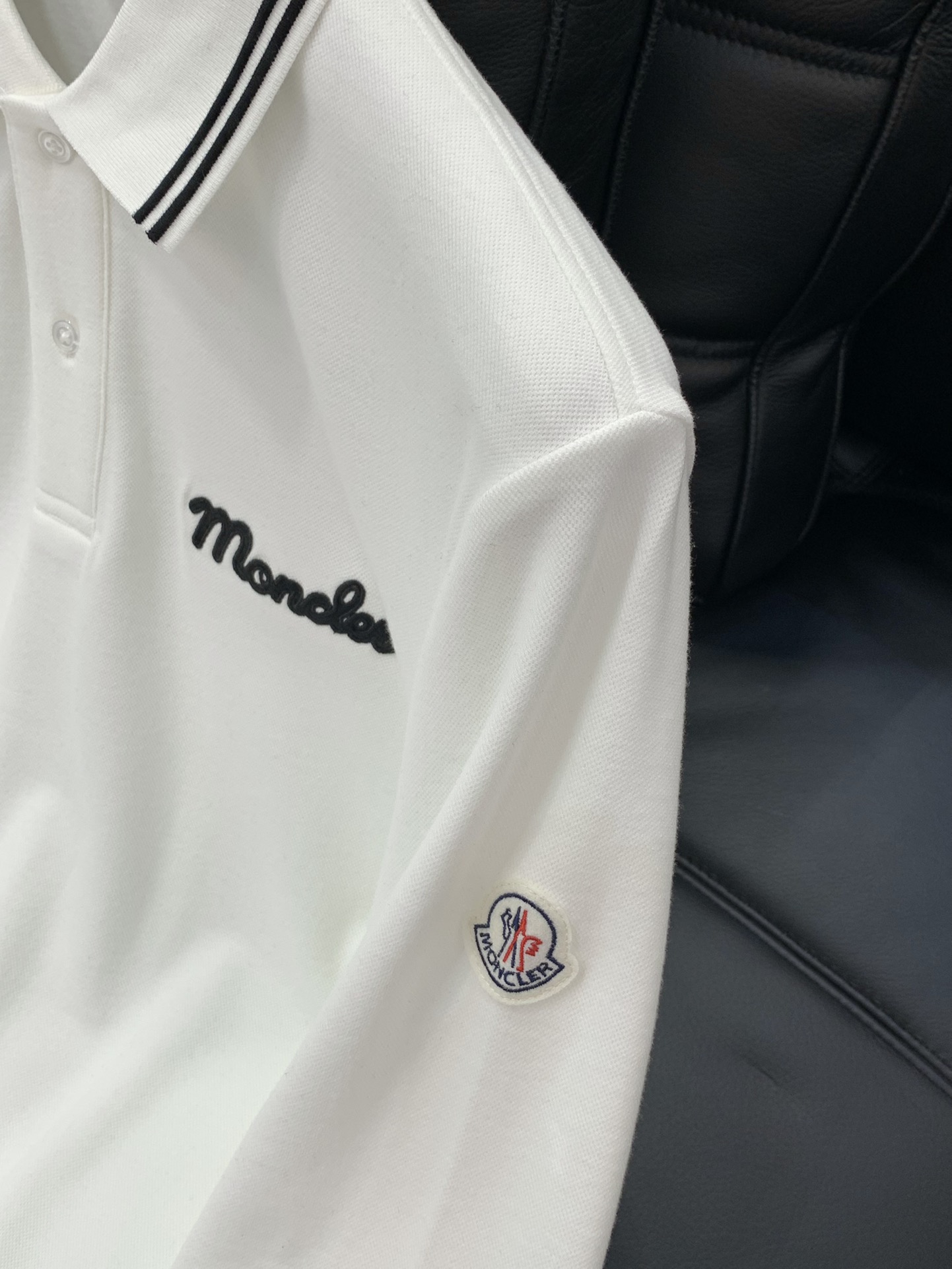 ，Moncler 蒙口，2025秋季最新品，专柜同步有售，原单狠货，时尚休闲翻领长袖T恤，上身舒适！吸睛