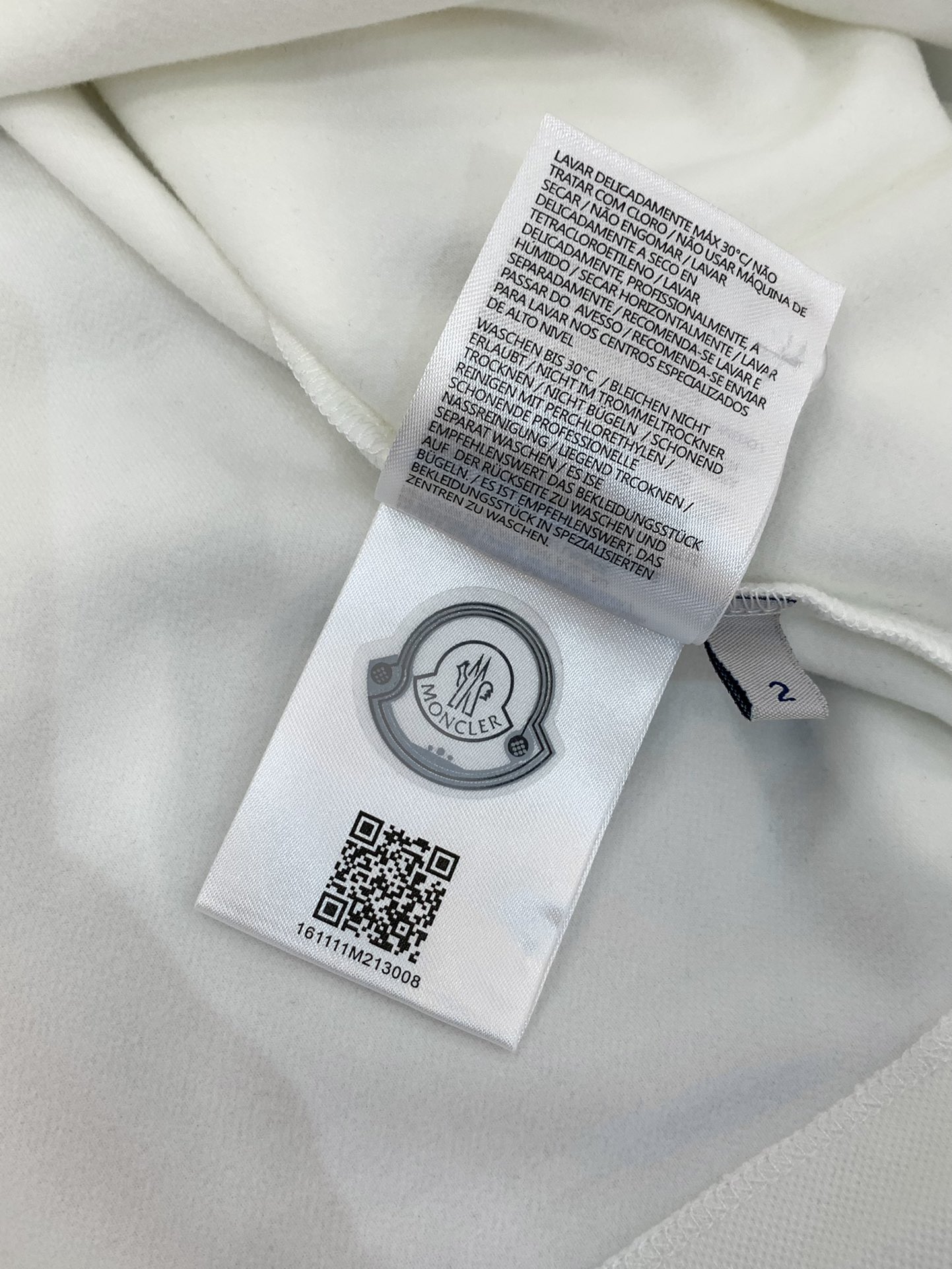 ，Moncler 蒙口，2025秋季最新品，专柜同步有售，原单狠货，时尚休闲翻领长袖T恤，上身舒适！吸睛