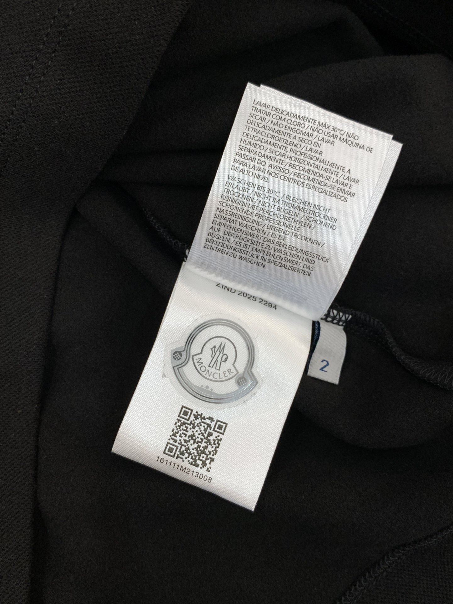 ，Moncler 蒙口，2025秋季最新品，专柜同步有售，原单狠货，时尚休闲圆领长袖T恤，上身舒适！吸睛