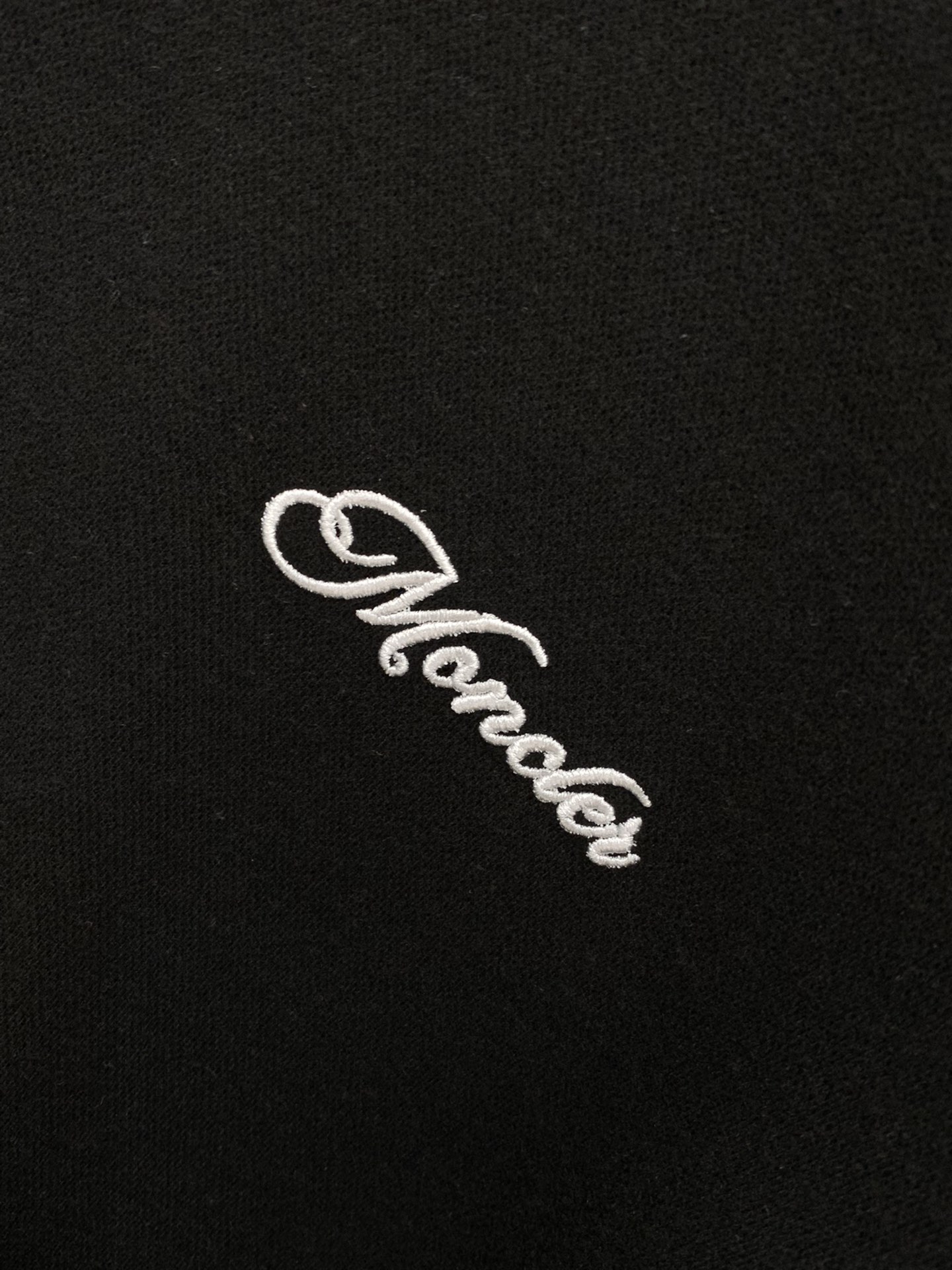 ，Moncler 蒙口，2025秋季最新品，专柜同步有售，原单狠货，时尚休闲圆领长袖T恤，上身舒适！吸睛