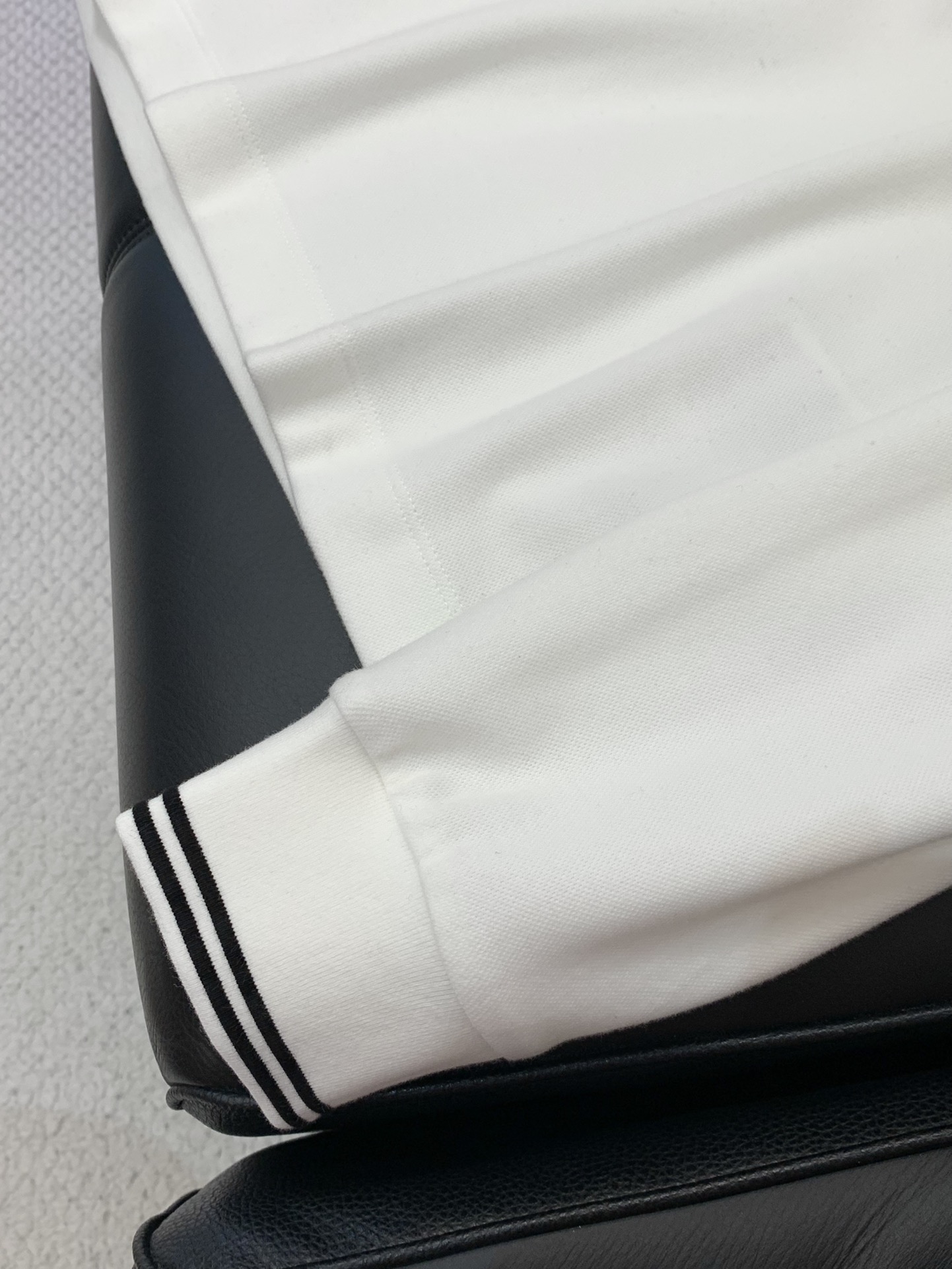 ，Moncler 蒙口，2025秋季最新品，专柜同步有售，原单狠货，时尚休闲圆领长袖T恤，上身舒适！吸睛