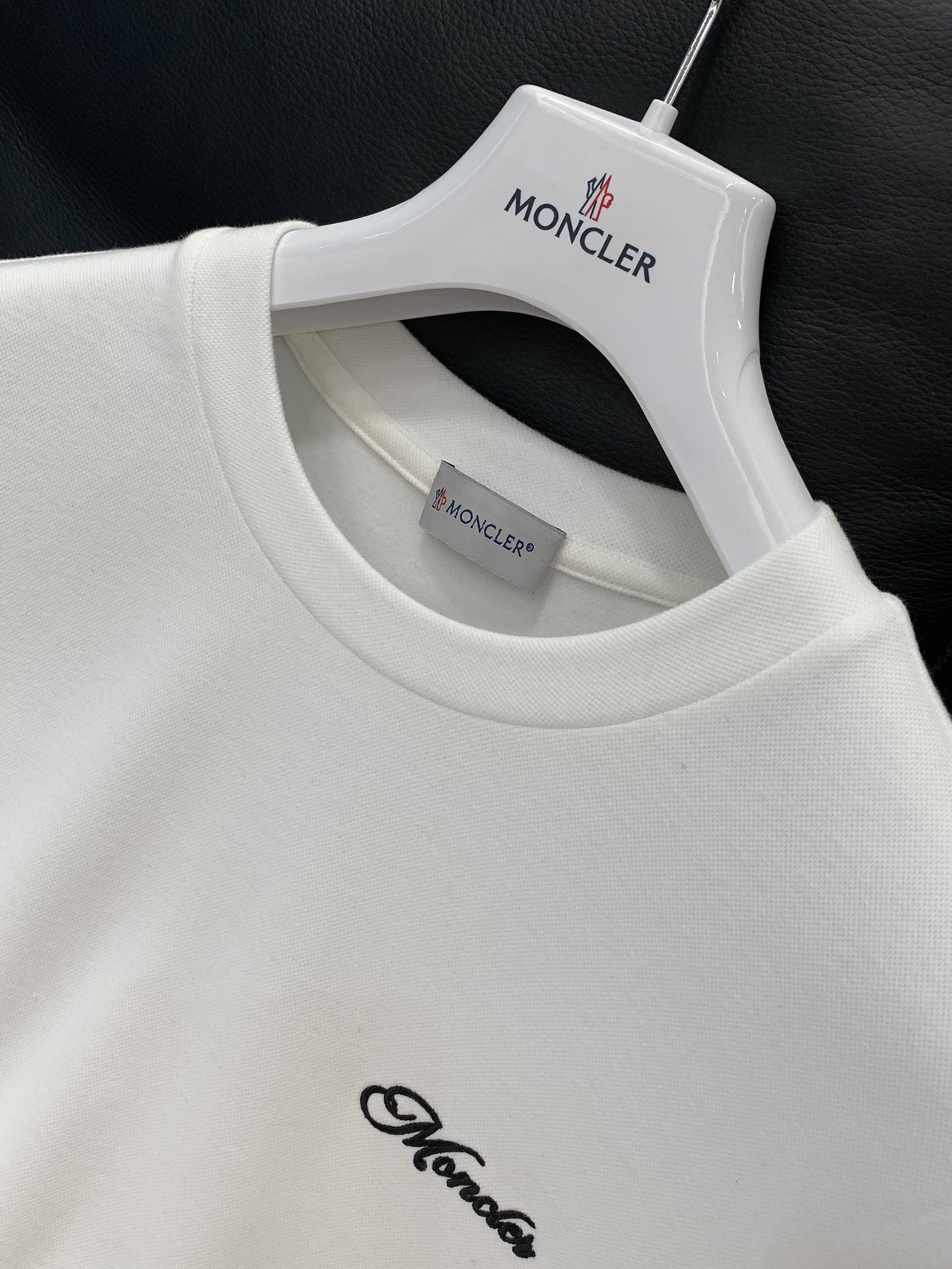 ，Moncler 蒙口，2025秋季最新品，专柜同步有售，原单狠货，时尚休闲圆领长袖T恤，上身舒适！吸睛