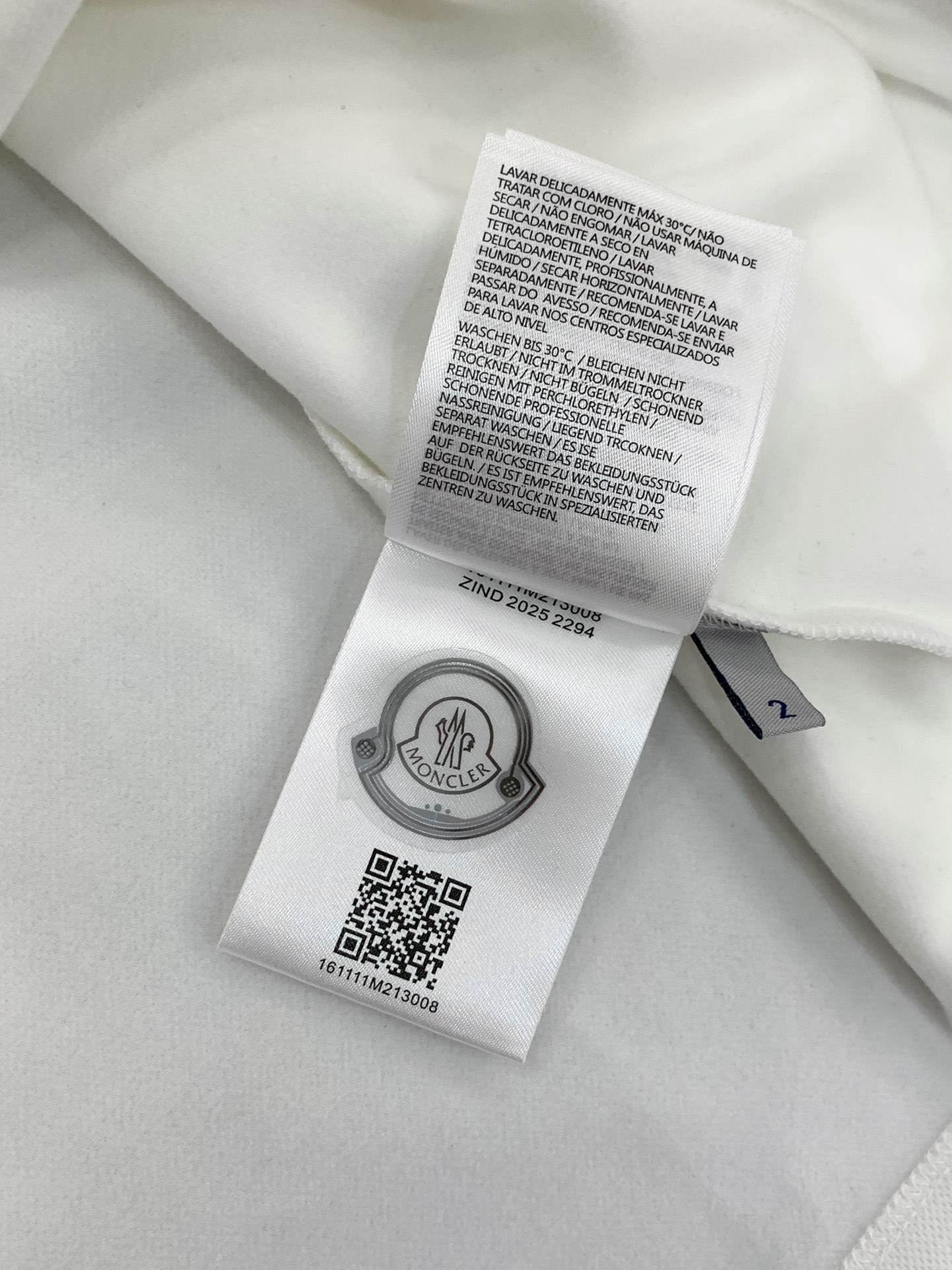 ，Moncler 蒙口，2025秋季最新品，专柜同步有售，原单狠货，时尚休闲圆领长袖T恤，上身舒适！吸睛