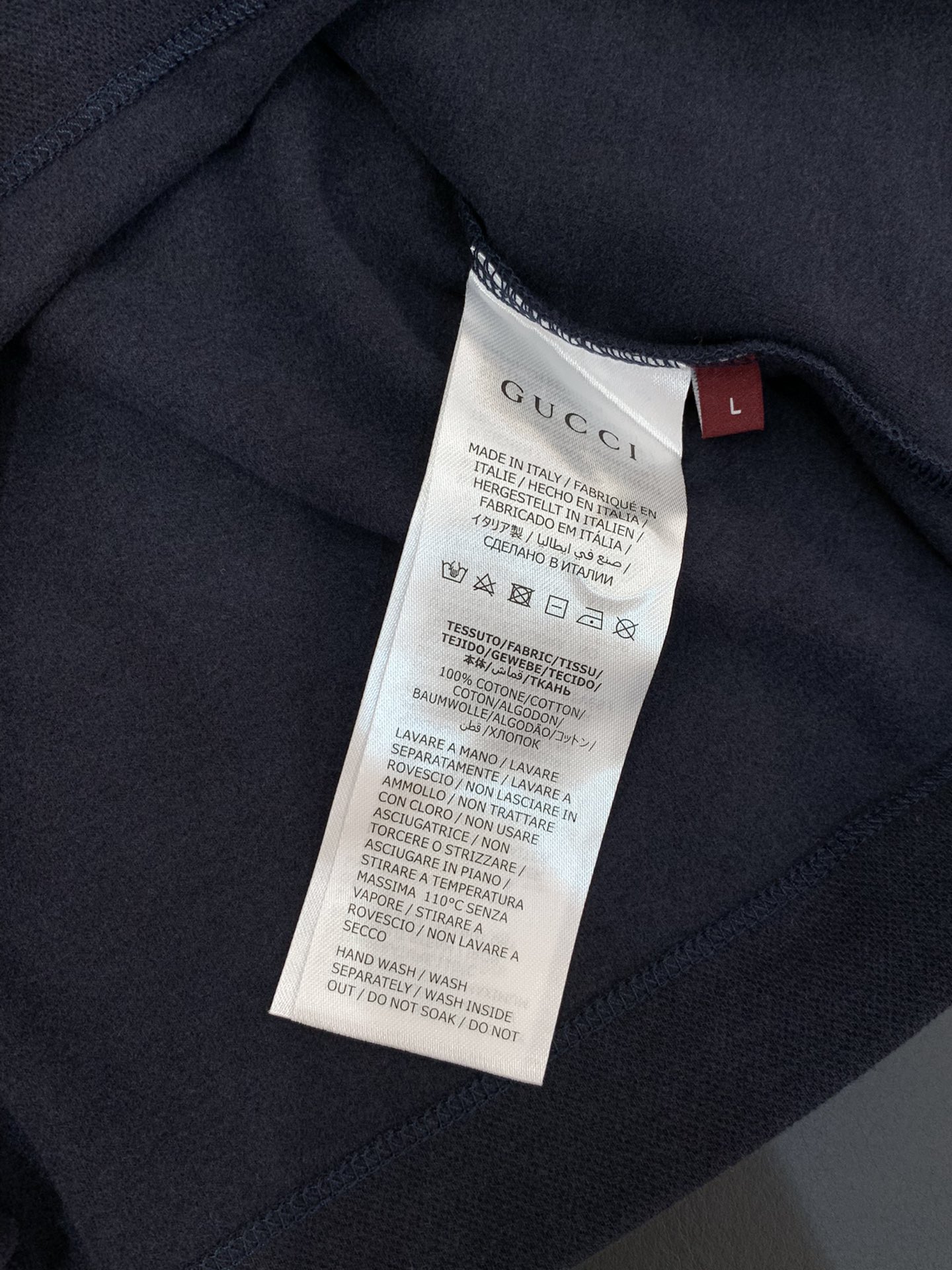 ，Gucci 古驰，2025秋季最新款，专柜同步有售，原单狠货，时尚休闲翻领长袖T恤，上身很有特点！吸睛