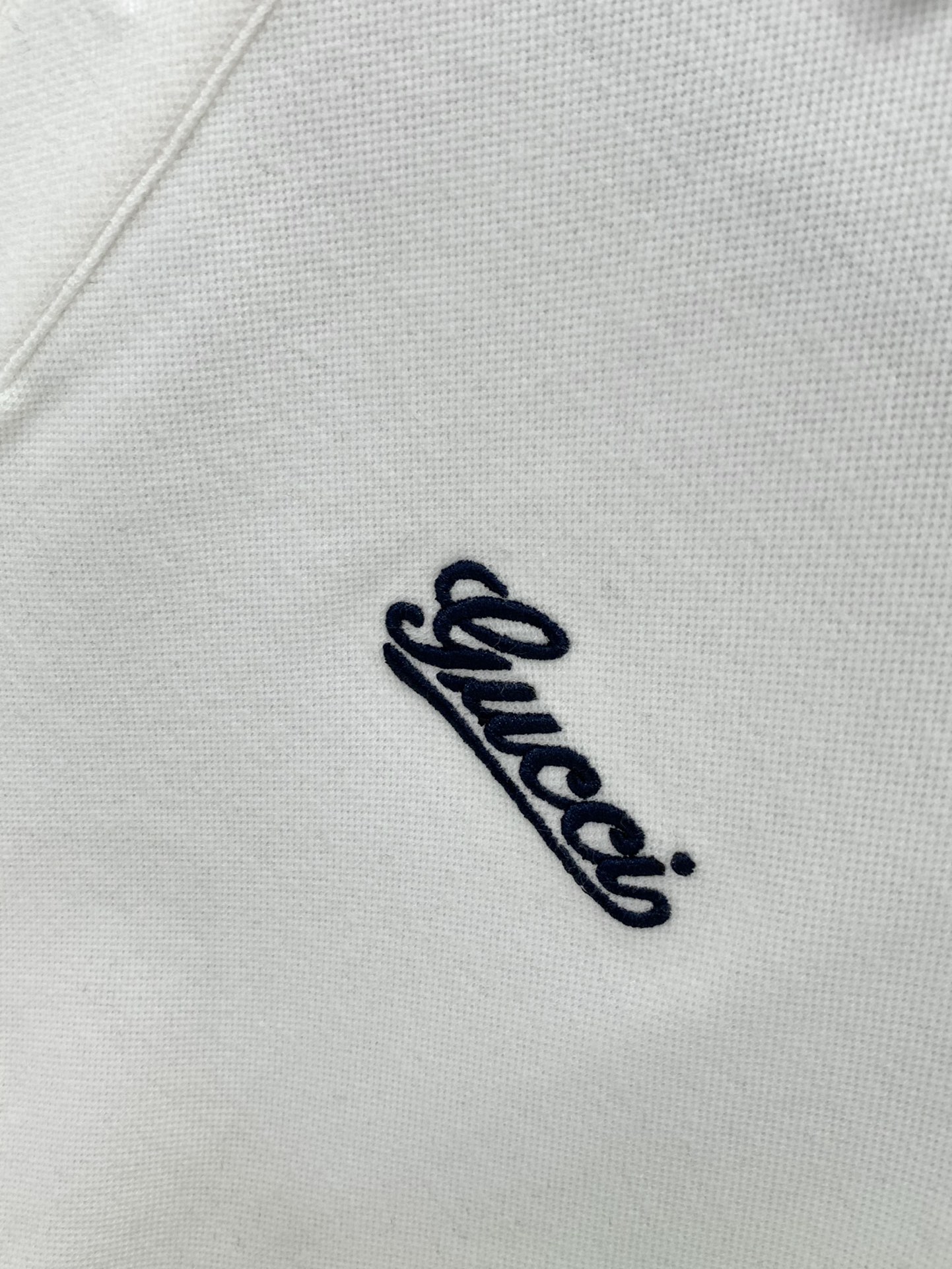 ，Gucci 古驰，2025秋季最新款，专柜同步有售，原单狠货，时尚休闲翻领长袖T恤，上身很有特点！吸睛