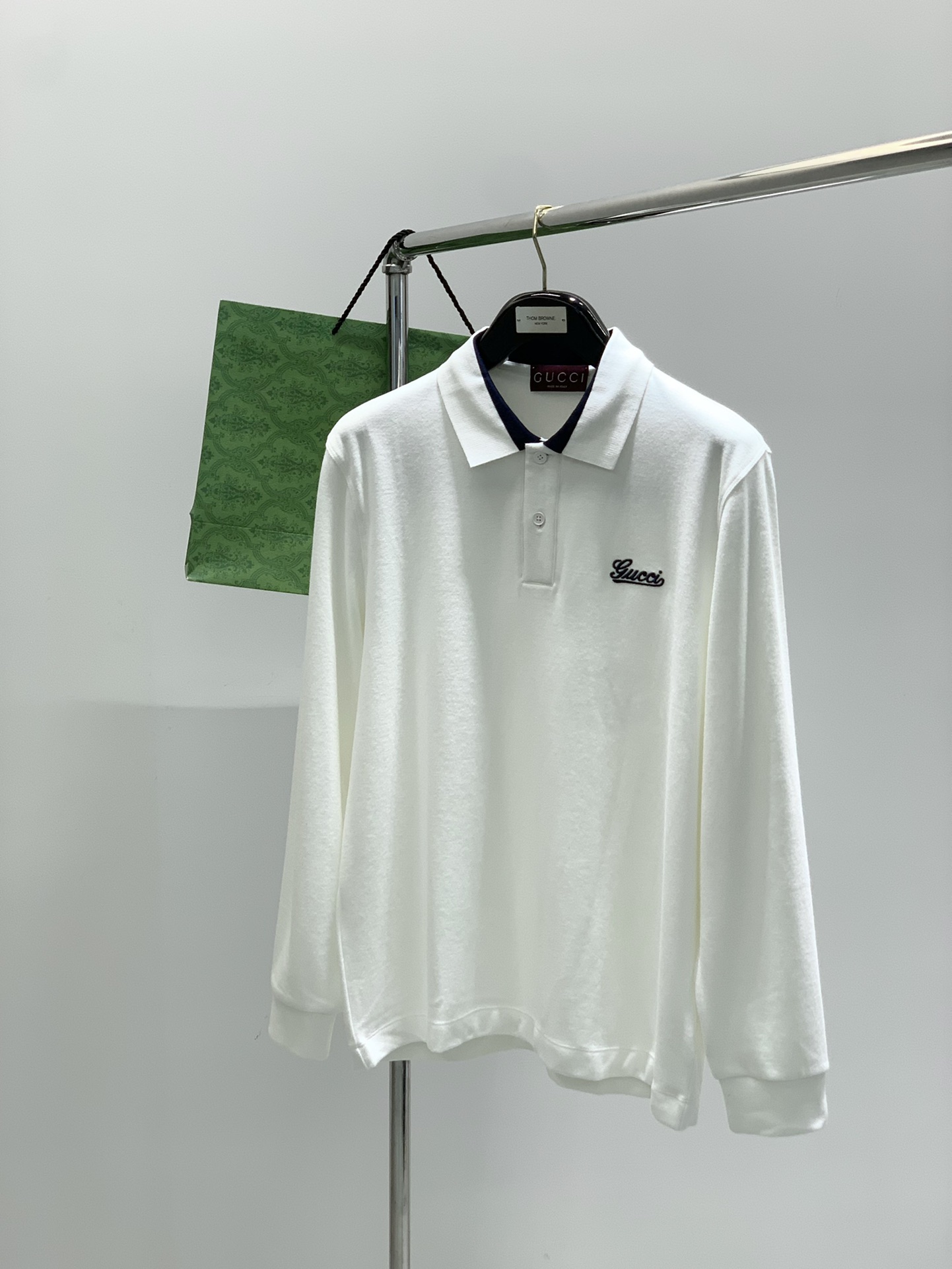 ，Gucci 古驰，2025秋季最新款，专柜同步有售，原单狠货，时尚休闲翻领长袖T恤，上身很有特点！吸睛