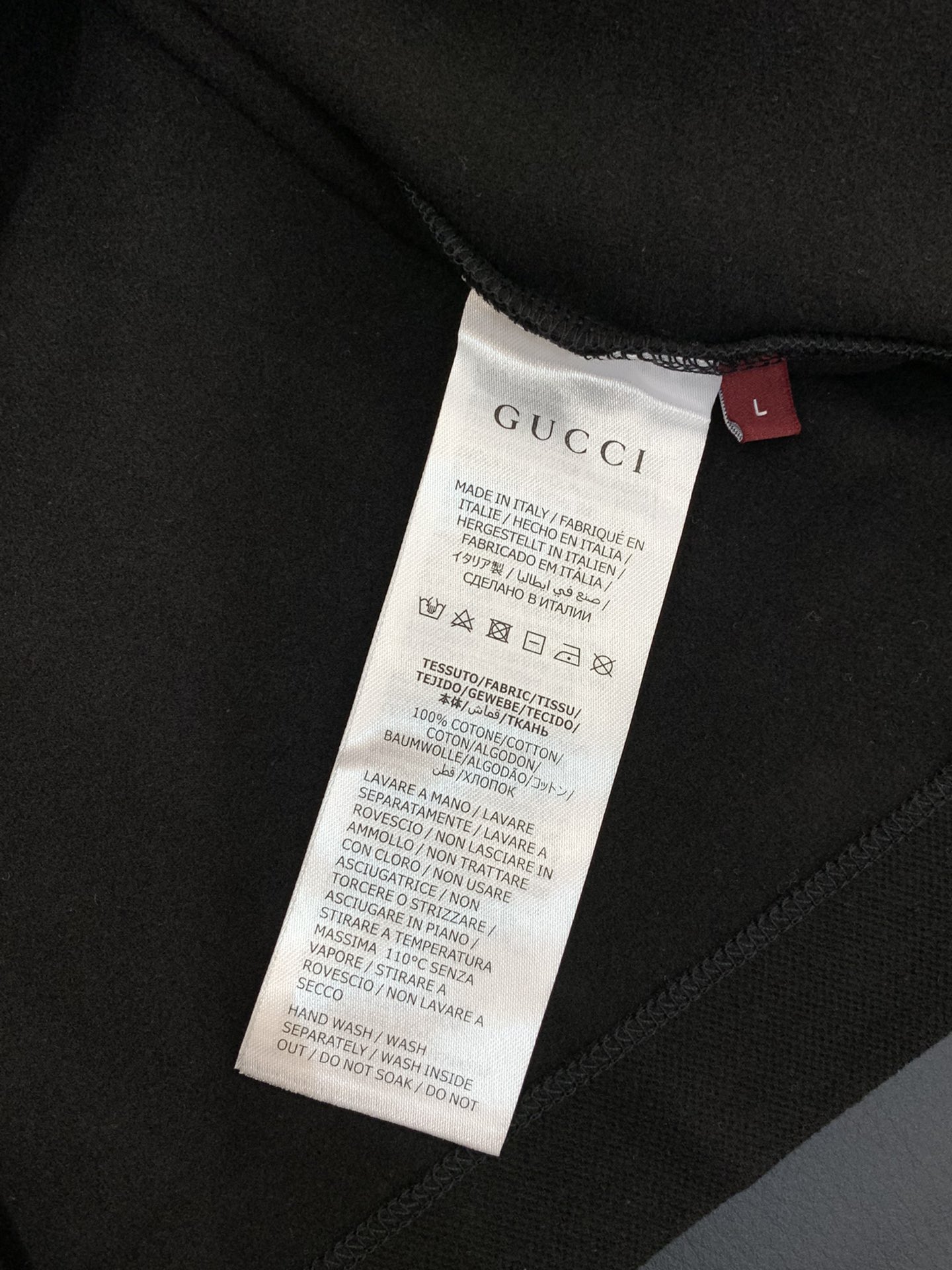 ，Gucci 古驰，2025秋季最新款，专柜同步有售，原单狠货，时尚休闲圆领长袖T恤，上身很有特点！吸睛