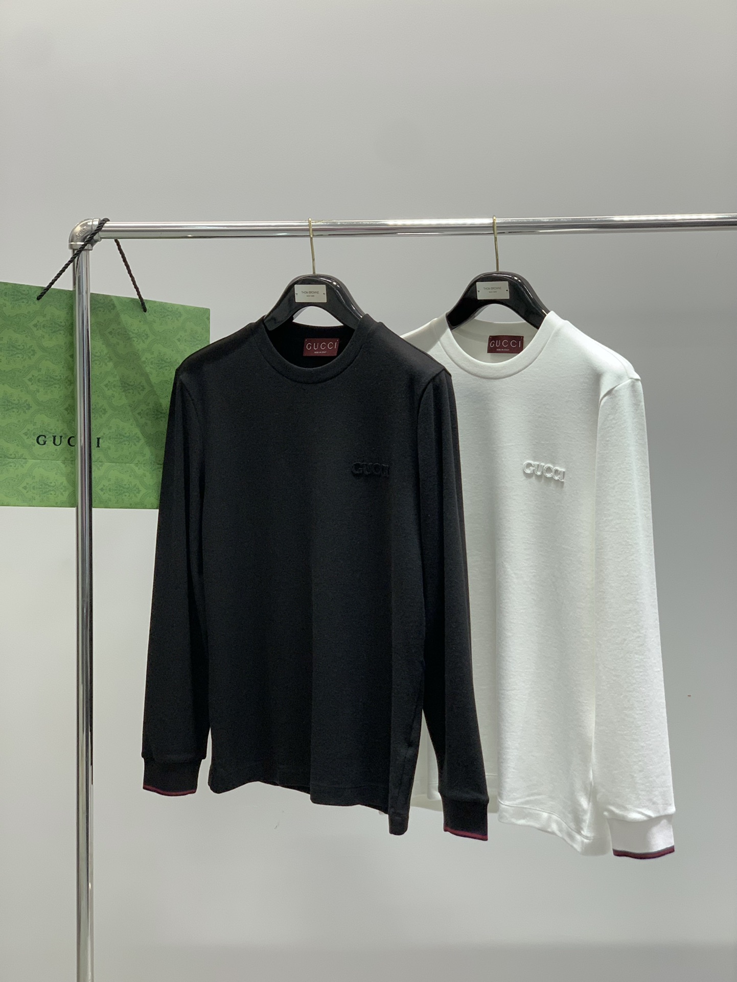 ，Gucci 古驰，2025秋季最新款，专柜同步有售，原单狠货，时尚休闲圆领长袖T恤，上身很有特点！吸睛