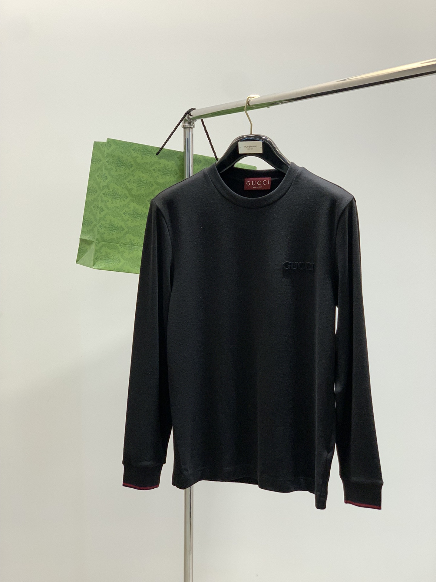 ，Gucci 古驰，2025秋季最新款，专柜同步有售，原单狠货，时尚休闲圆领长袖T恤，上身很有特点！吸睛