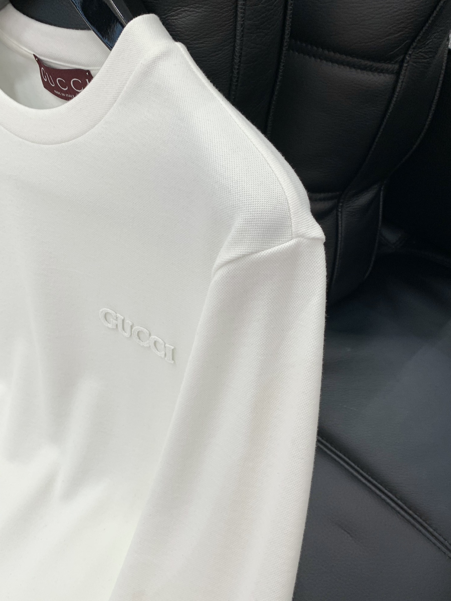 ，Gucci 古驰，2025秋季最新款，专柜同步有售，原单狠货，时尚休闲圆领长袖T恤，上身很有特点！吸睛
