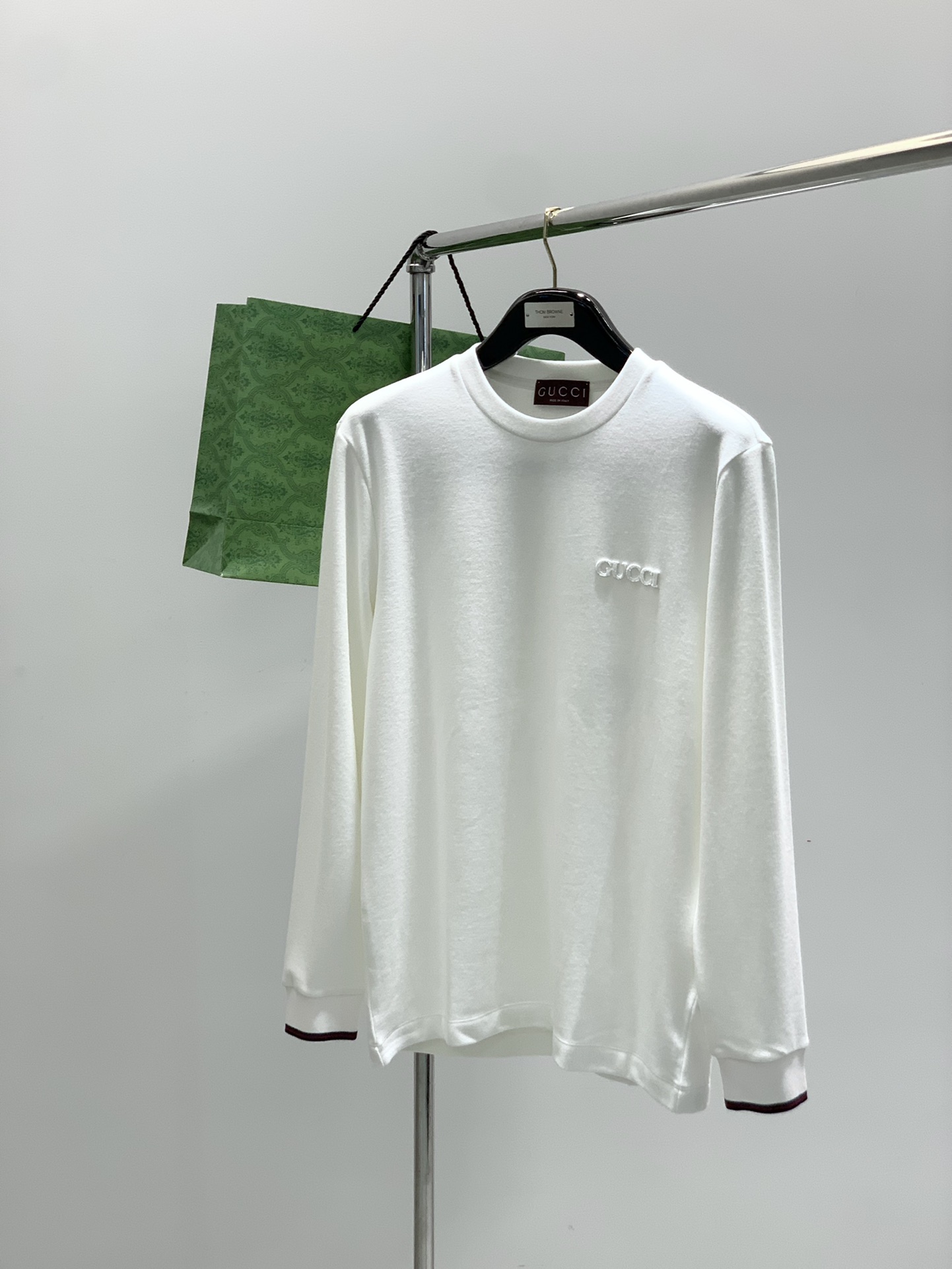 ，Gucci 古驰，2025秋季最新款，专柜同步有售，原单狠货，时尚休闲圆领长袖T恤，上身很有特点！吸睛
