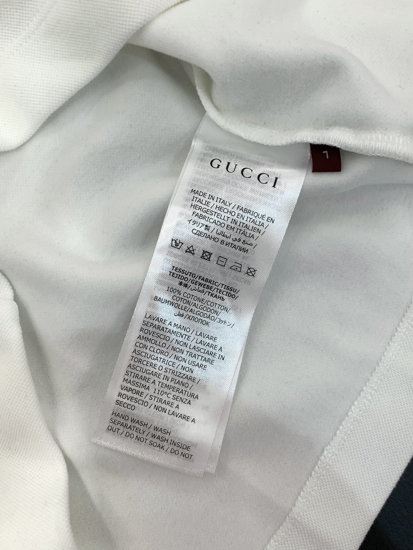 ，Gucci 古驰，2025秋季最新款，专柜同步有售，原单狠货，时尚休闲圆领长袖T恤，上身很有特点！吸睛