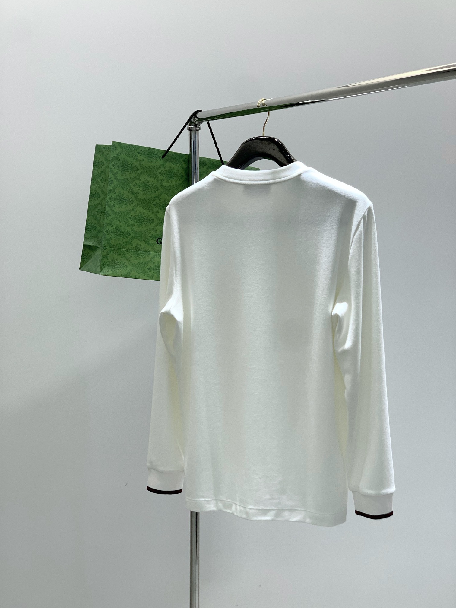 ，Gucci 古驰，2025秋季最新款，专柜同步有售，原单狠货，时尚休闲圆领长袖T恤，上身很有特点！吸睛