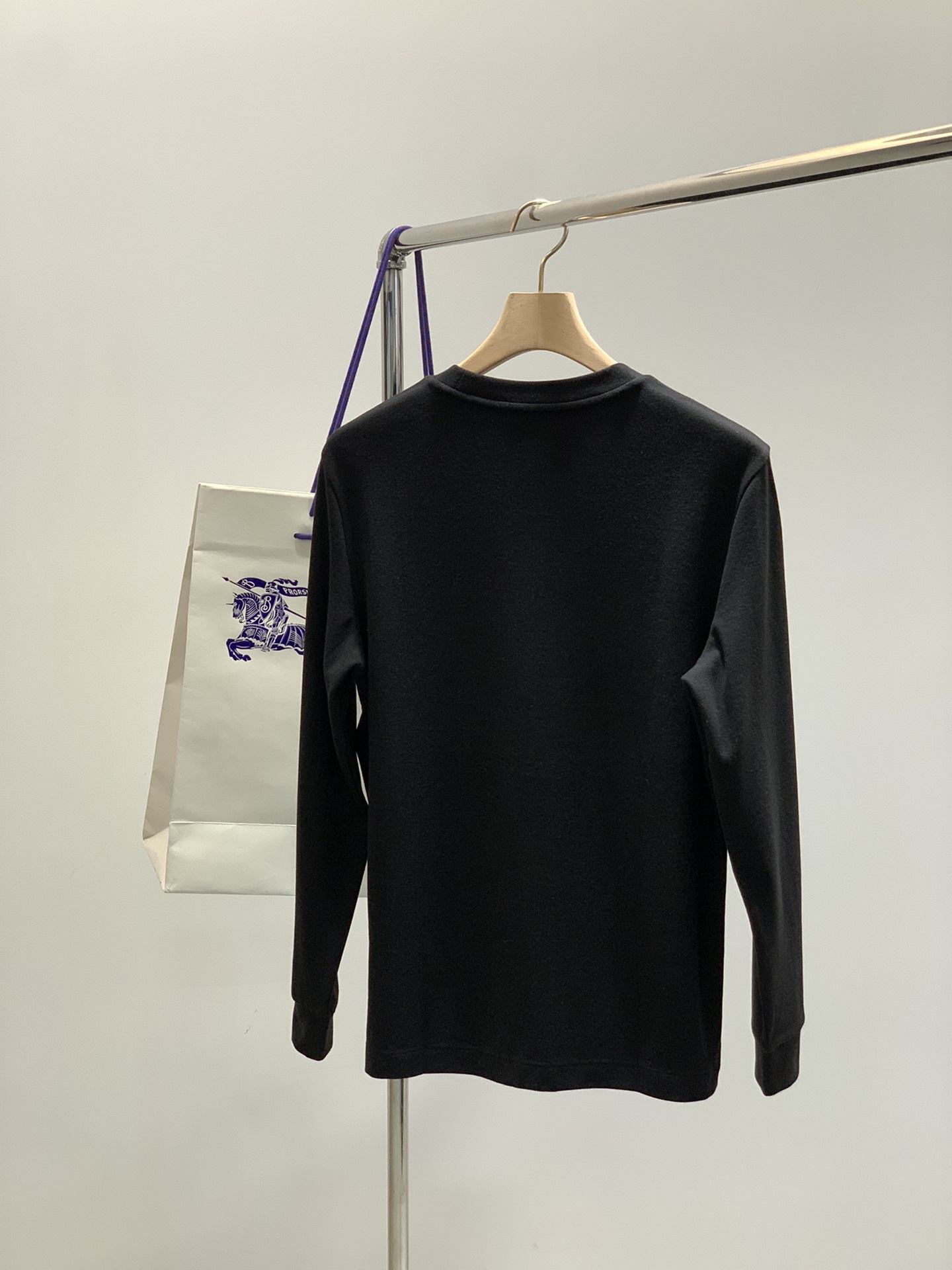 ，Burberry 巴宝莉，2025秋季最新品，专柜同步有售，原单狠货，时尚休闲圆领长袖T恤，进口原版面