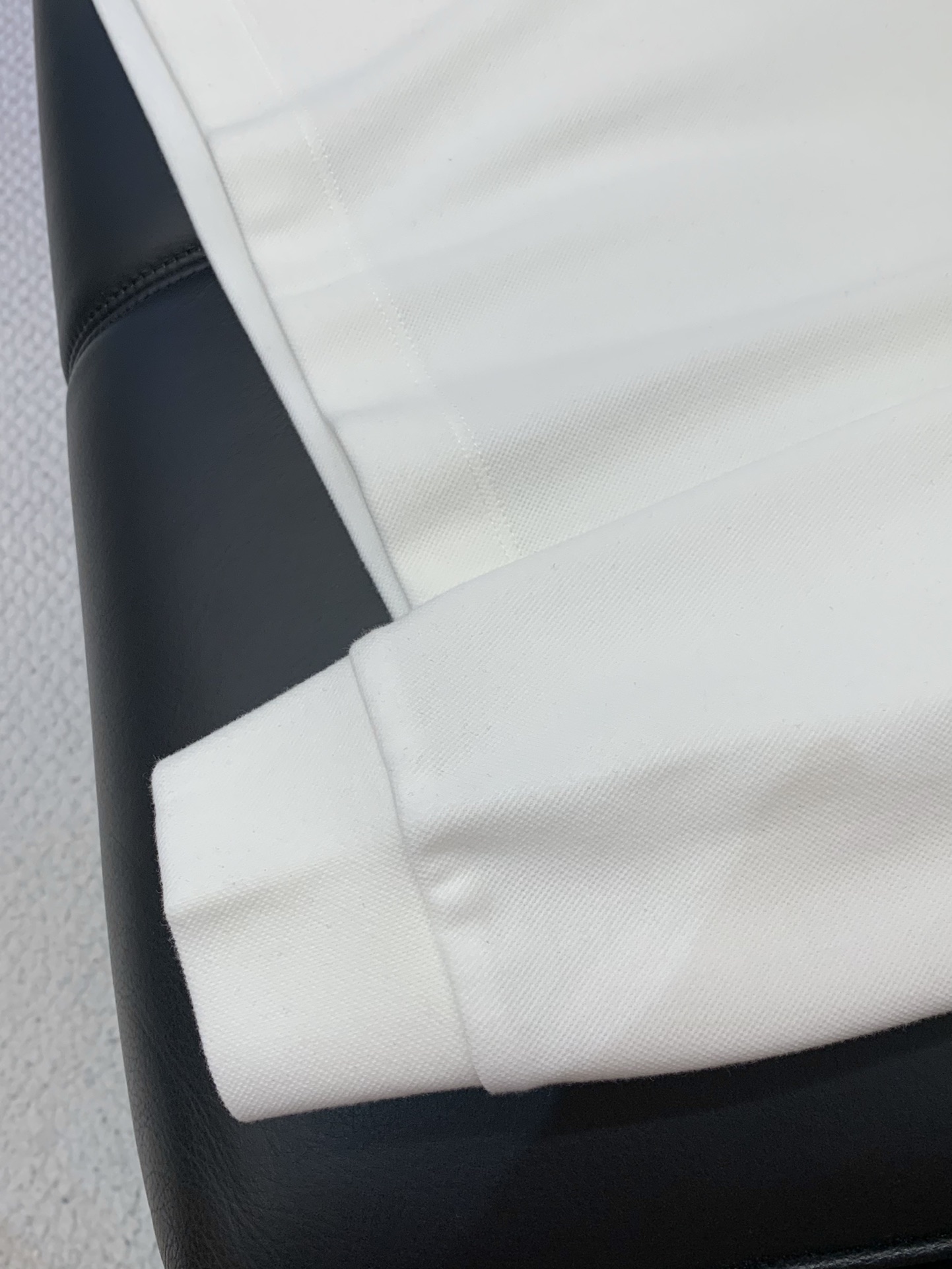 ，Burberry 巴宝莉，2025秋季最新品，专柜同步有售，原单狠货，时尚休闲圆领长袖T恤，进口原版面