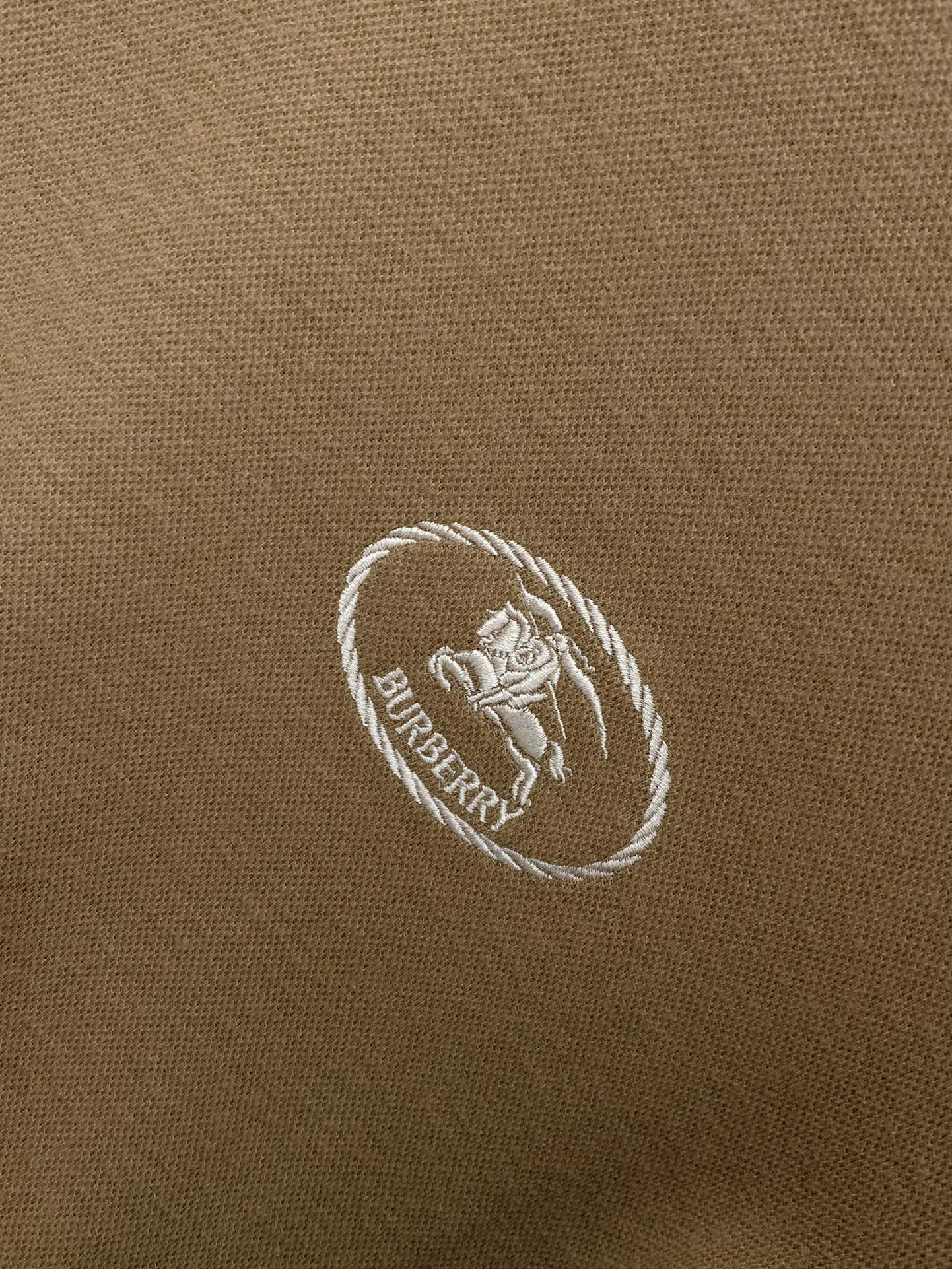 ，Burberry 巴宝莉，2025秋季最新品，专柜同步有售，原单狠货，时尚休闲圆领长袖T恤，进口原版面