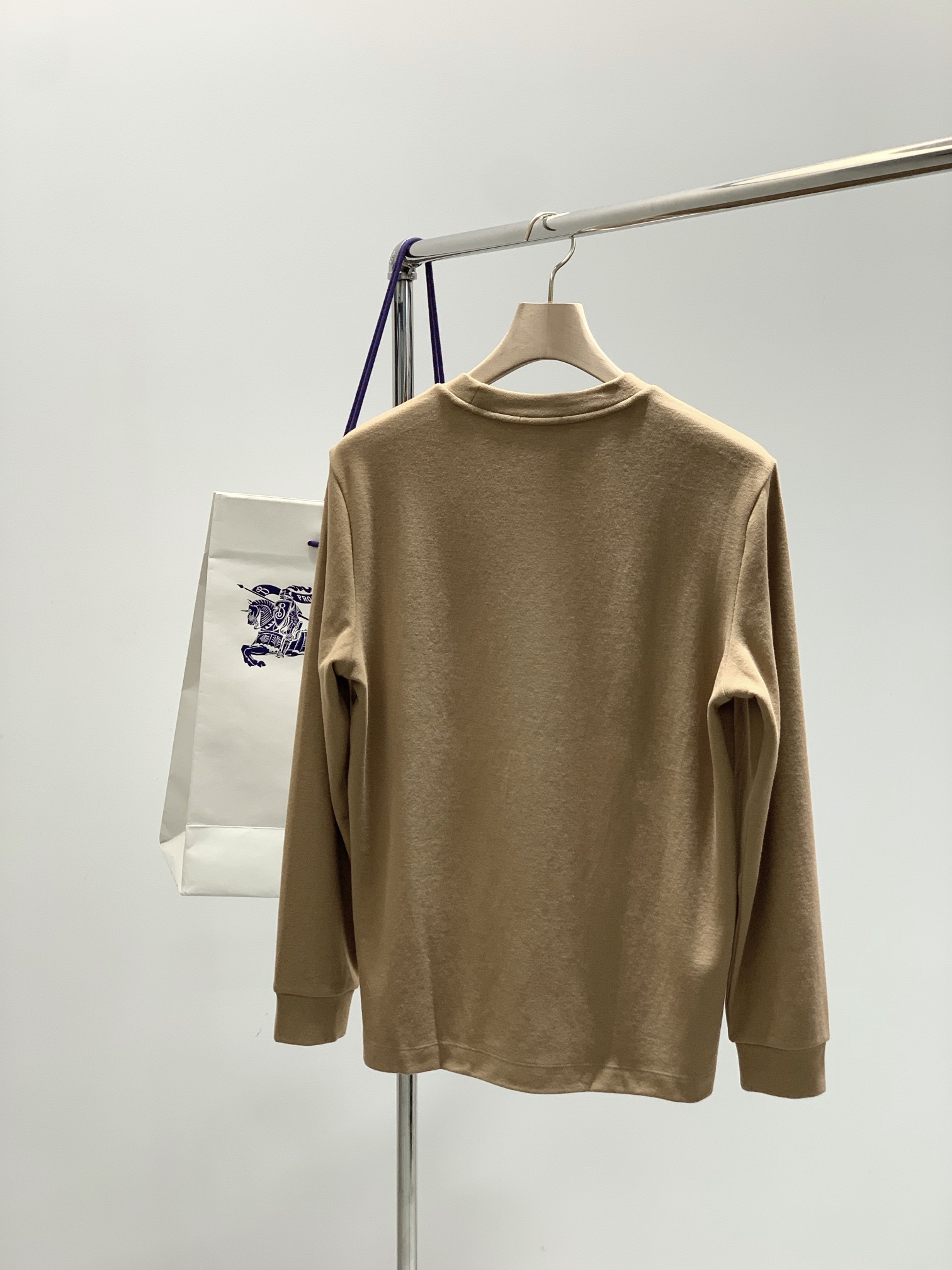 ，Burberry 巴宝莉，2025秋季最新品，专柜同步有售，原单狠货，时尚休闲圆领长袖T恤，进口原版面