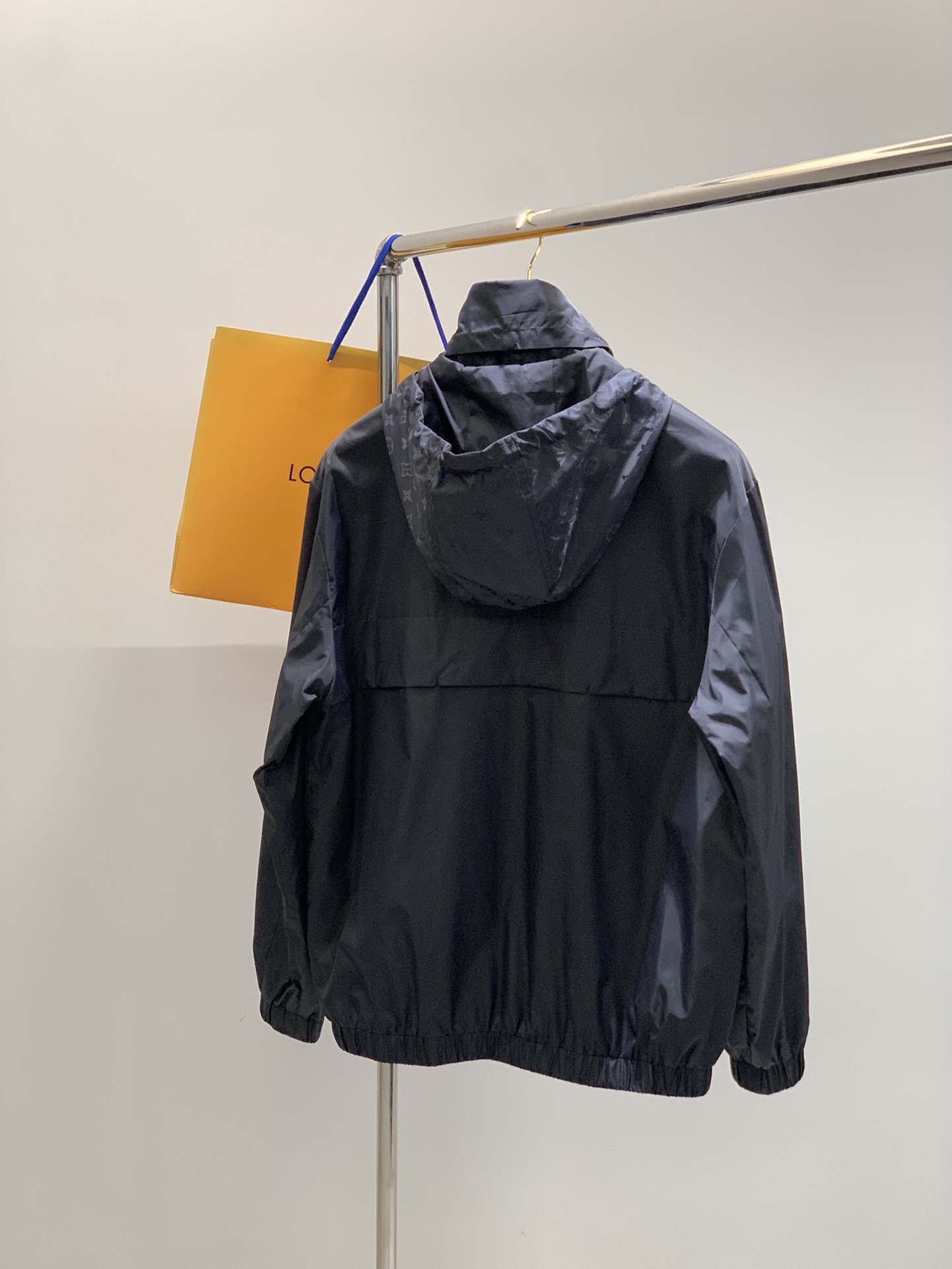 ，LouisVuitton 路易威登，2025秋季最新款，专柜同步有售，原单狠货，时尚休闲连帽外套，上身