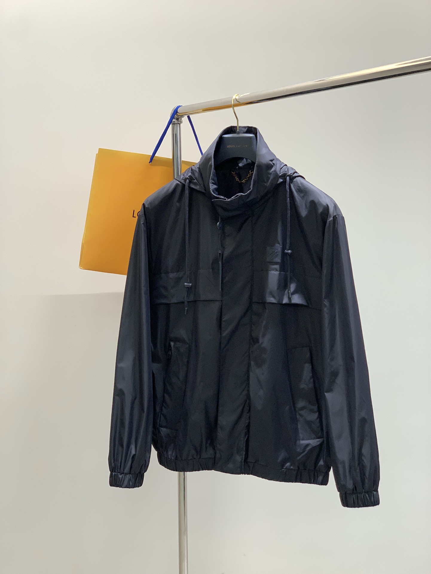，LouisVuitton 路易威登，2025秋季最新款，专柜同步有售，原单狠货，时尚休闲连帽外套，上身