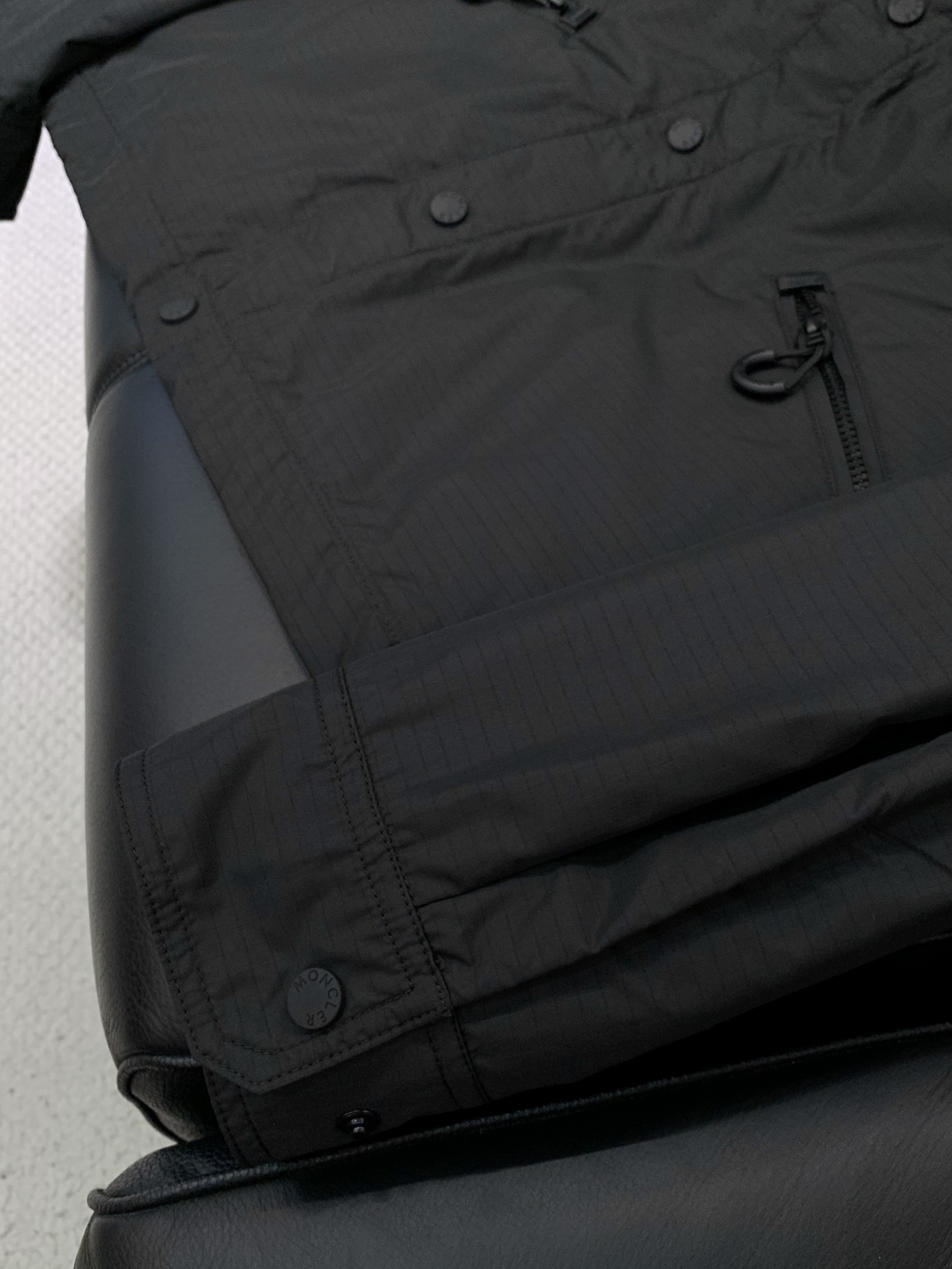 ，Moncler 蒙口，2025秋季最新品，专柜同步有售，原单狠货，时尚休闲夹克翻领外套，上身舒适！吸睛