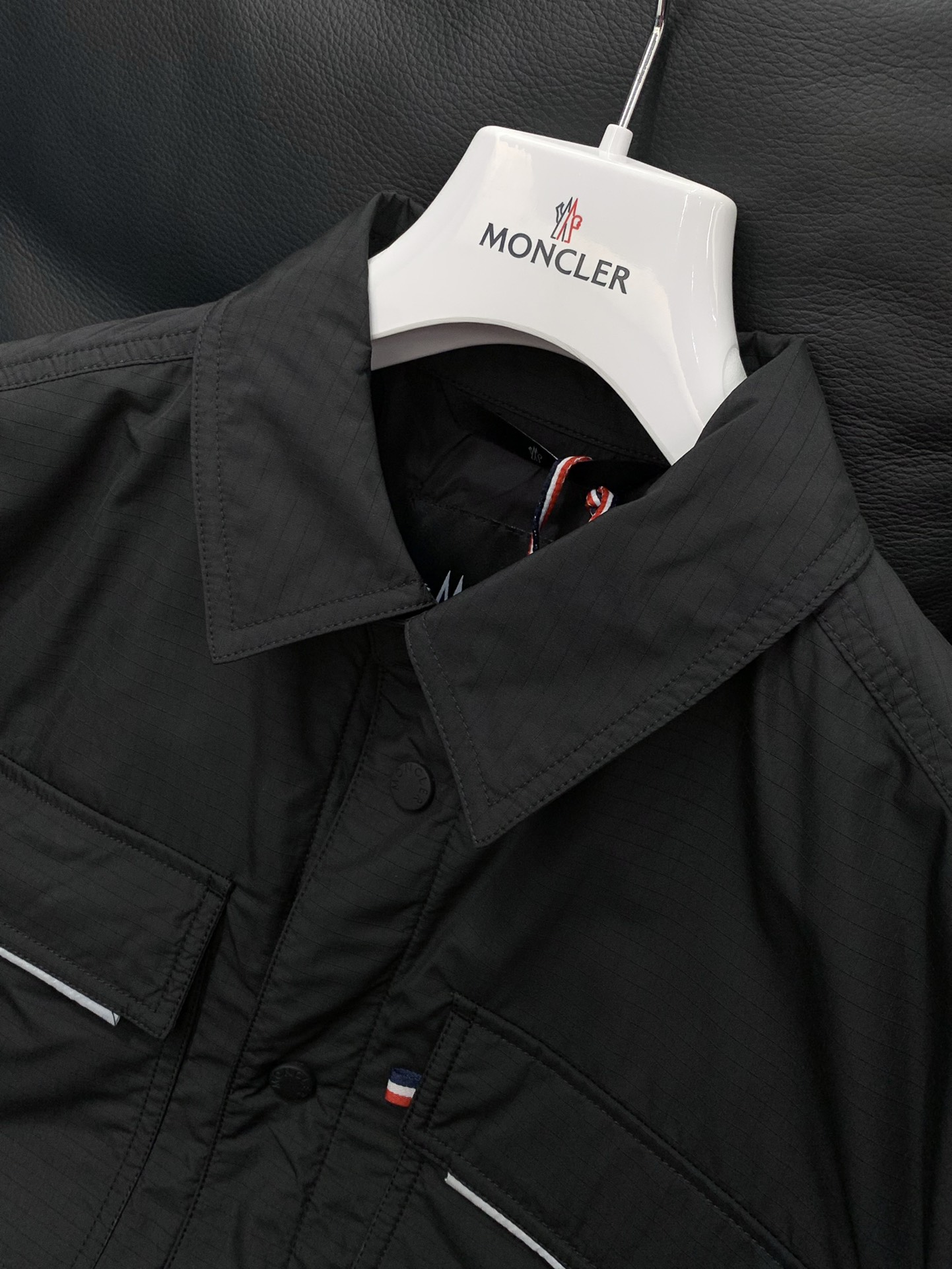 ，Moncler 蒙口，2025秋季最新品，专柜同步有售，原单狠货，时尚休闲夹克翻领外套，上身舒适！吸睛