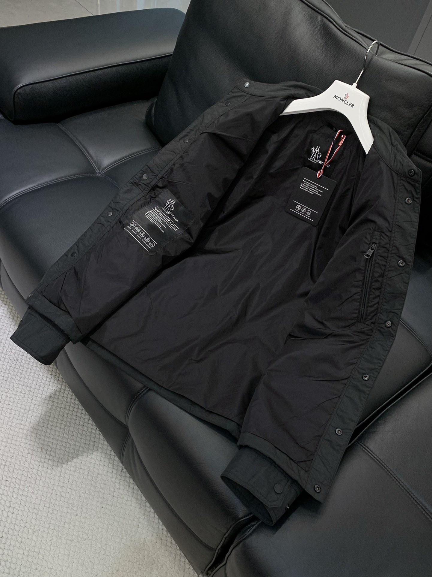 ，Moncler 蒙口，2025秋季最新品，专柜同步有售，原单狠货，时尚休闲夹克翻领外套，上身舒适！吸睛