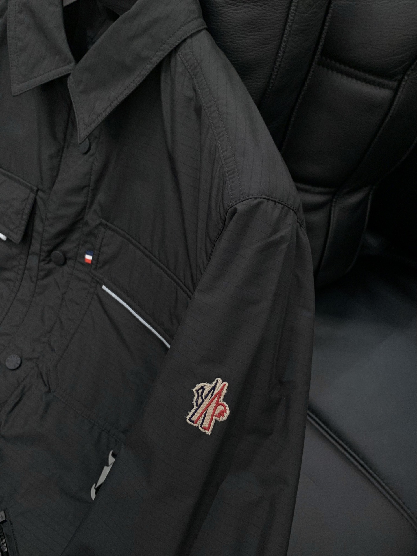 ，Moncler 蒙口，2025秋季最新品，专柜同步有售，原单狠货，时尚休闲夹克翻领外套，上身舒适！吸睛